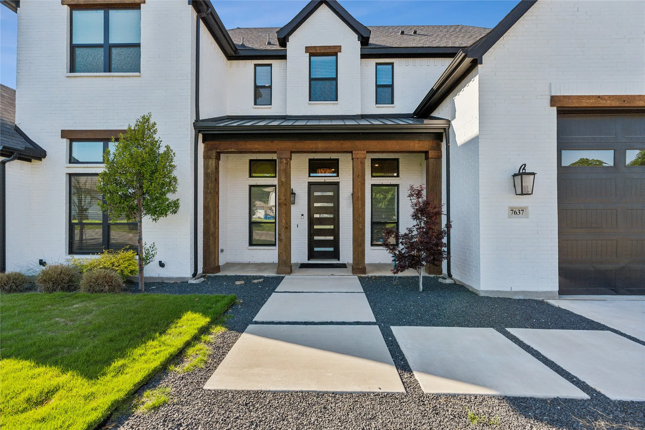Single Family Residence For Sale in Denton County , 7637 W Shore Drive, The Colony, Texas 75056, 5 Bedroom, 5 Bathroom, 2 Garage spaces, 3,282 Sqft, built in 2021, mls#20972215, Real Estate Agent in The Colony, Homes For Sale in Denton county, Homes For Sale in The Colony, Realtor in The Colony Texas, Real Estate Brokerage Independent Realty Texas, Luminita Cordes Realtor
