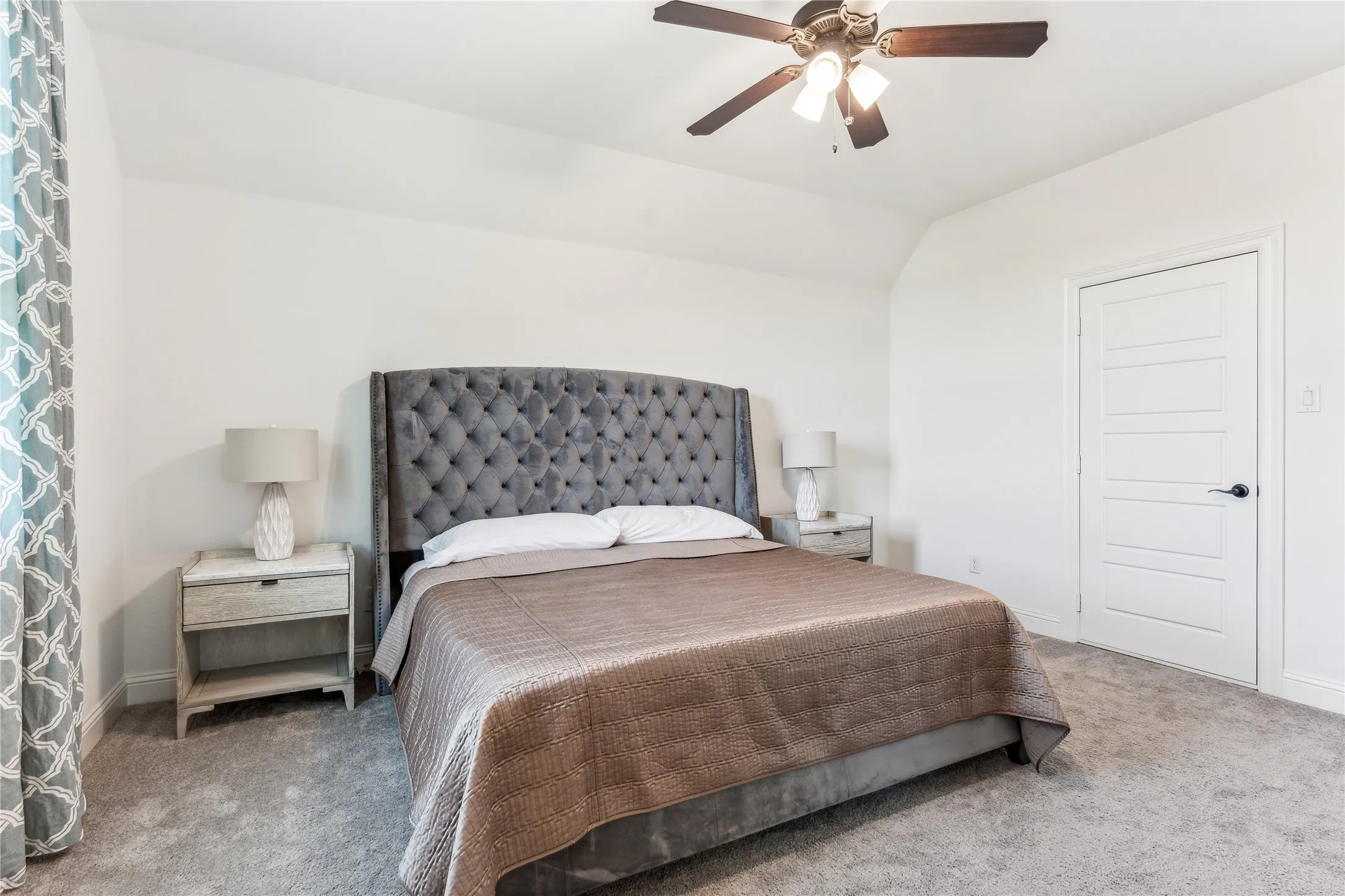 Single Family Residence For Sale in Denton County , 7637 W Shore Drive, The Colony, Texas 75056, 5 Bedroom, 5 Bathroom, 2 Garage spaces, 3,282 Sqft, built in 2021, mls#20972215, Real Estate Agent in The Colony, Homes For Sale in Denton county, Homes For Sale in The Colony, Realtor in The Colony Texas, Real Estate Brokerage Independent Realty Texas, Luminita Cordes Realtor
