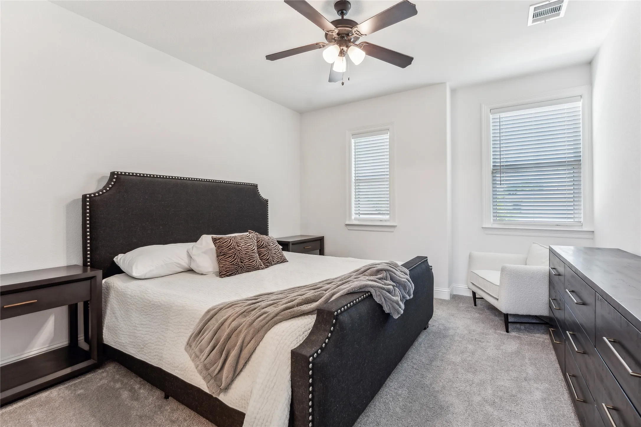 Single Family Residence For Sale in Denton County , 7637 W Shore Drive, The Colony, Texas 75056, 5 Bedroom, 5 Bathroom, 2 Garage spaces, 3,282 Sqft, built in 2021, mls#20972215, Real Estate Agent in The Colony, Homes For Sale in Denton county, Homes For Sale in The Colony, Realtor in The Colony Texas, Real Estate Brokerage Independent Realty Texas, Luminita Cordes Realtor