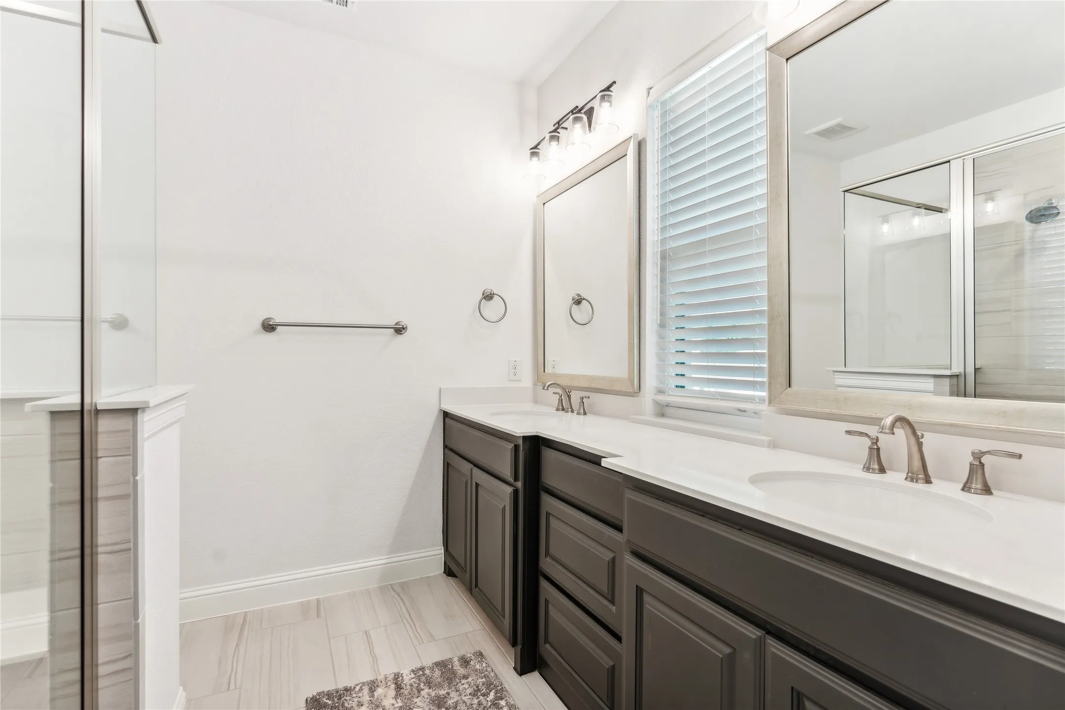 Single Family Residence For Sale in Denton County , 7637 W Shore Drive, The Colony, Texas 75056, 5 Bedroom, 5 Bathroom, 2 Garage spaces, 3,282 Sqft, built in 2021, mls#20972215, Real Estate Agent in The Colony, Homes For Sale in Denton county, Homes For Sale in The Colony, Realtor in The Colony Texas, Real Estate Brokerage Independent Realty Texas, Luminita Cordes Realtor