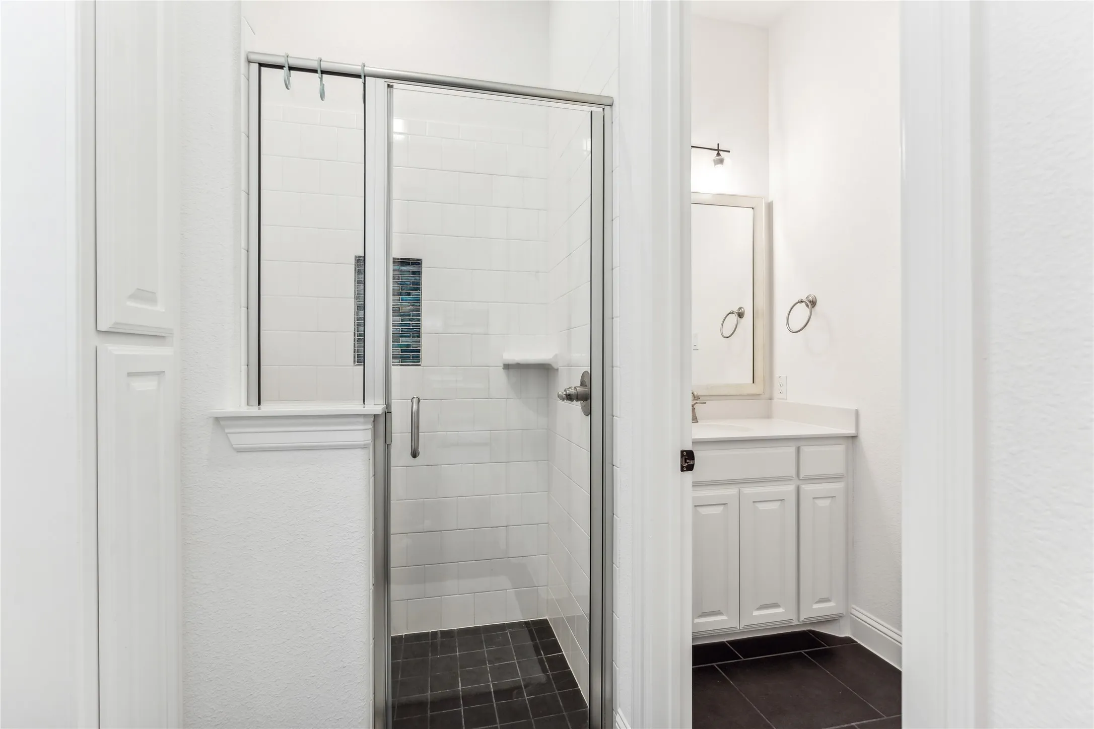 Single Family Residence For Sale in Denton County , 7637 W Shore Drive, The Colony, Texas 75056, 5 Bedroom, 5 Bathroom, 2 Garage spaces, 3,282 Sqft, built in 2021, mls#20972215, Real Estate Agent in The Colony, Homes For Sale in Denton county, Homes For Sale in The Colony, Realtor in The Colony Texas, Real Estate Brokerage Independent Realty Texas, Luminita Cordes Realtor