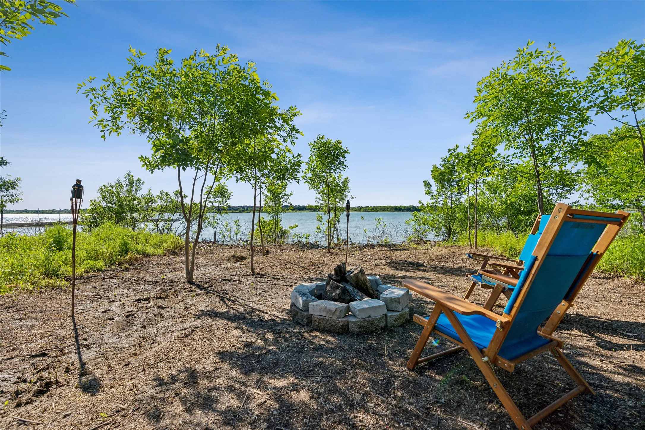 Single Family Residence For Sale in Denton County , 7637 W Shore Drive, The Colony, Texas 75056, 5 Bedroom, 5 Bathroom, 2 Garage spaces, 3,282 Sqft, built in 2021, mls#20972215, Real Estate Agent in The Colony, Homes For Sale in Denton county, Homes For Sale in The Colony, Realtor in The Colony Texas, Real Estate Brokerage Independent Realty Texas, Luminita Cordes Realtor