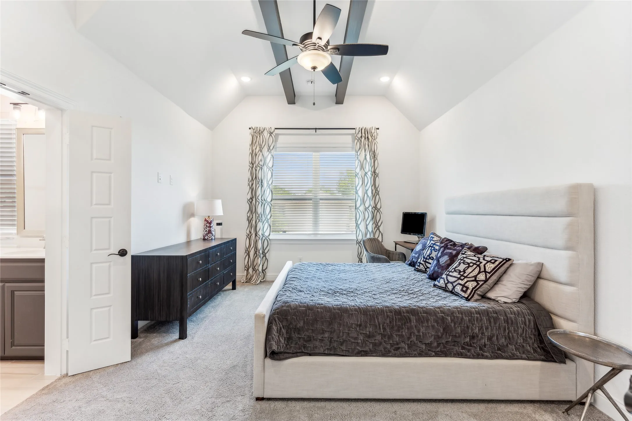 Single Family Residence For Sale in Denton County , 7637 W Shore Drive, The Colony, Texas 75056, 5 Bedroom, 5 Bathroom, 2 Garage spaces, 3,282 Sqft, built in 2021, mls#20972215, Real Estate Agent in The Colony, Homes For Sale in Denton county, Homes For Sale in The Colony, Realtor in The Colony Texas, Real Estate Brokerage Independent Realty Texas, Luminita Cordes Realtor