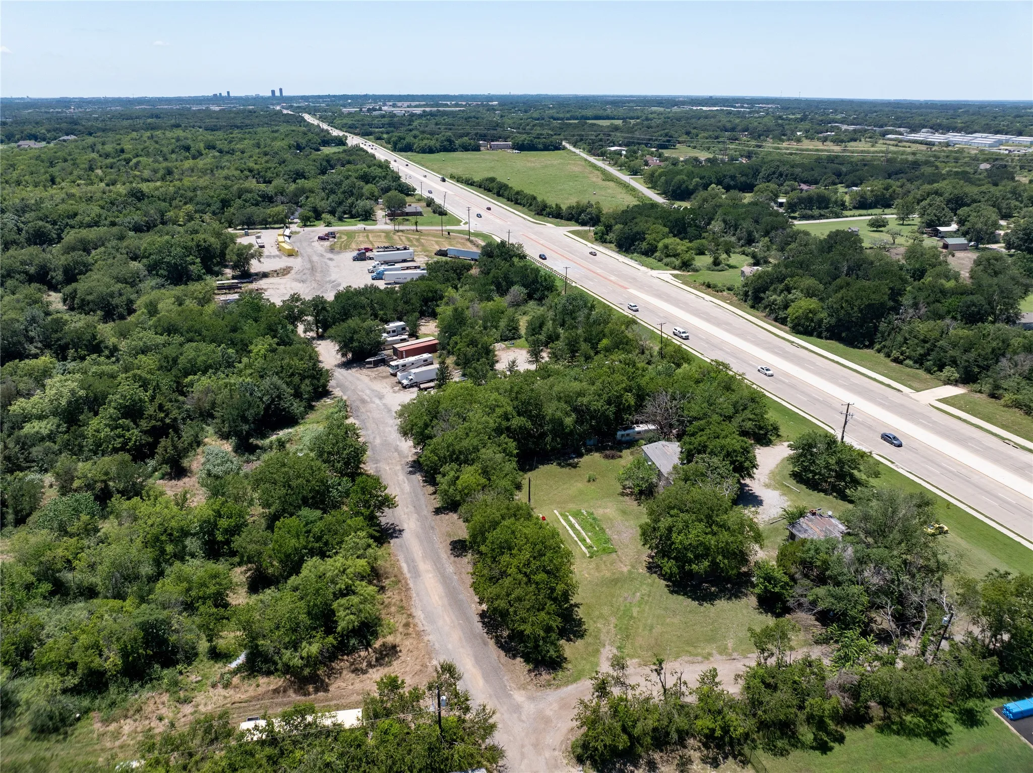 Drone / aerial view of a main thoroughfare