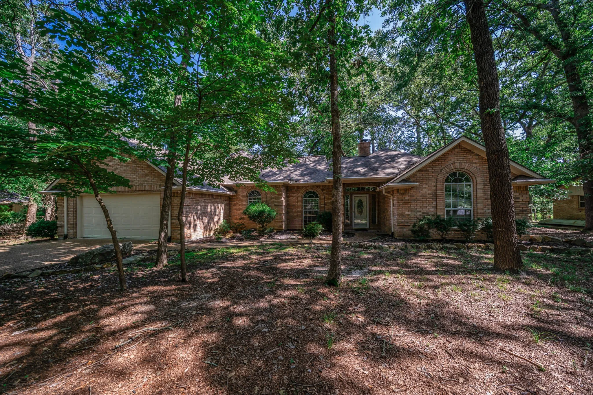 Single Family Residence For Sale in Wood County , 234 Spring Lake Knoll Trail, Holly Lake Ranch, Texas 75765, 3 Bedroom, 2 Bathroom, 2 Garage spaces, 1,971 Sqft, built in 1998, mls#20973193, Real Estate Agent in Holly Lake Ranch, Homes For Sale in Wood county, Homes For Sale in Holly Lake Ranch, Realtor in Holly Lake Ranch Texas, Real Estate Brokerage Independent Realty Texas, Luminita Cordes Realtor