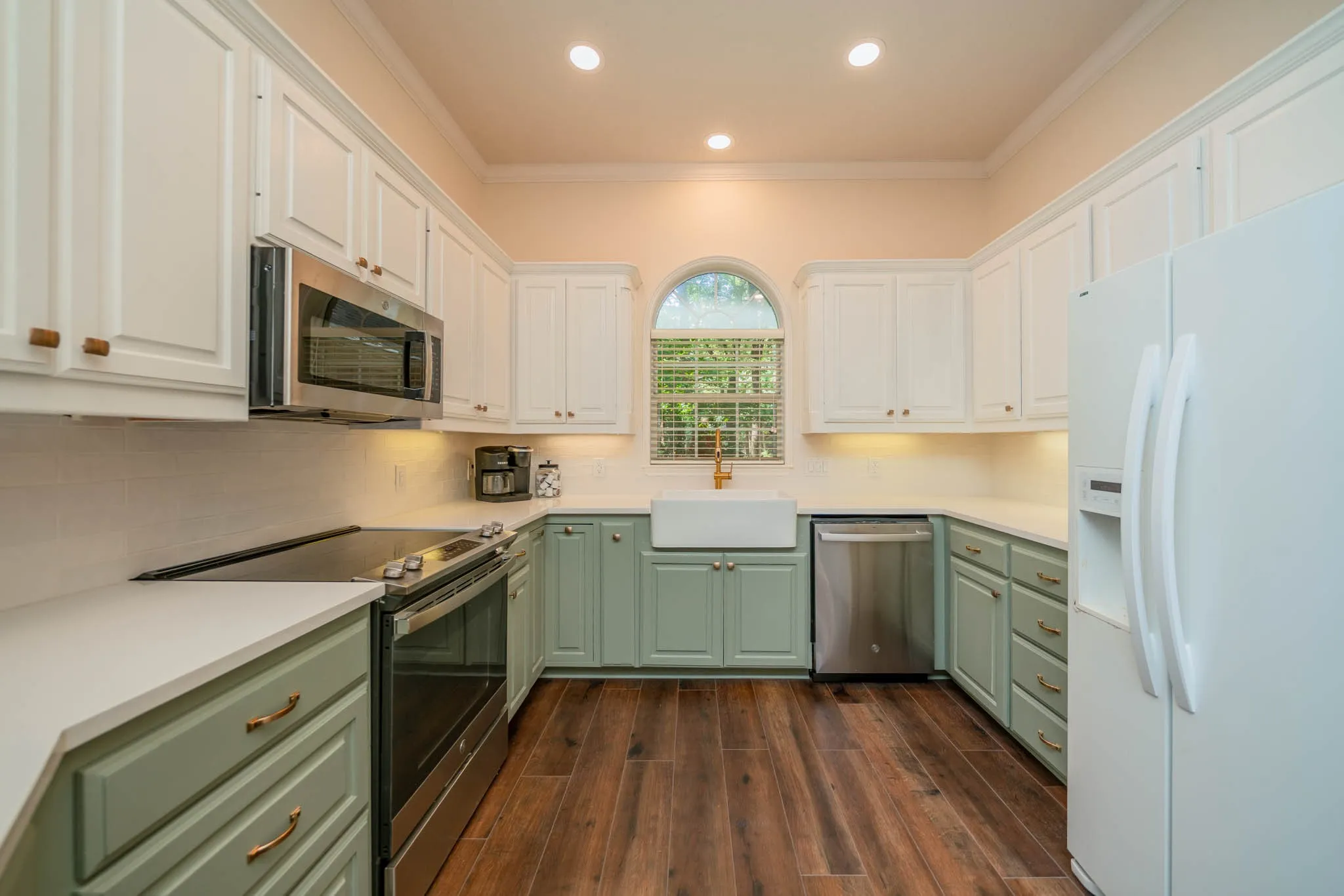Single Family Residence For Sale in Wood County , 234 Spring Lake Knoll Trail, Holly Lake Ranch, Texas 75765, 3 Bedroom, 2 Bathroom, 2 Garage spaces, 1,971 Sqft, built in 1998, mls#20973193, Real Estate Agent in Holly Lake Ranch, Homes For Sale in Wood county, Homes For Sale in Holly Lake Ranch, Realtor in Holly Lake Ranch Texas, Real Estate Brokerage Independent Realty Texas, Luminita Cordes Realtor