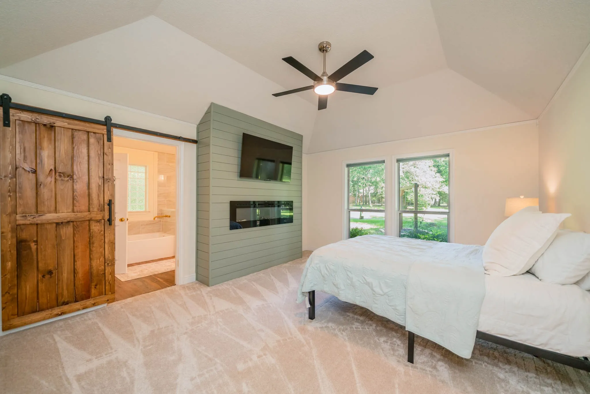 Single Family Residence For Sale in Wood County , 234 Spring Lake Knoll Trail, Holly Lake Ranch, Texas 75765, 3 Bedroom, 2 Bathroom, 2 Garage spaces, 1,971 Sqft, built in 1998, mls#20973193, Real Estate Agent in Holly Lake Ranch, Homes For Sale in Wood county, Homes For Sale in Holly Lake Ranch, Realtor in Holly Lake Ranch Texas, Real Estate Brokerage Independent Realty Texas, Luminita Cordes Realtor