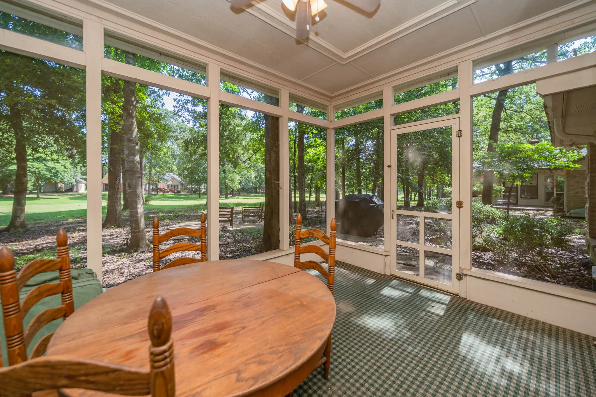 Single Family Residence For Sale in Wood County , 234 Spring Lake Knoll Trail, Holly Lake Ranch, Texas 75765, 3 Bedroom, 2 Bathroom, 2 Garage spaces, 1,971 Sqft, built in 1998, mls#20973193, Real Estate Agent in Holly Lake Ranch, Homes For Sale in Wood county, Homes For Sale in Holly Lake Ranch, Realtor in Holly Lake Ranch Texas, Real Estate Brokerage Independent Realty Texas, Luminita Cordes Realtor