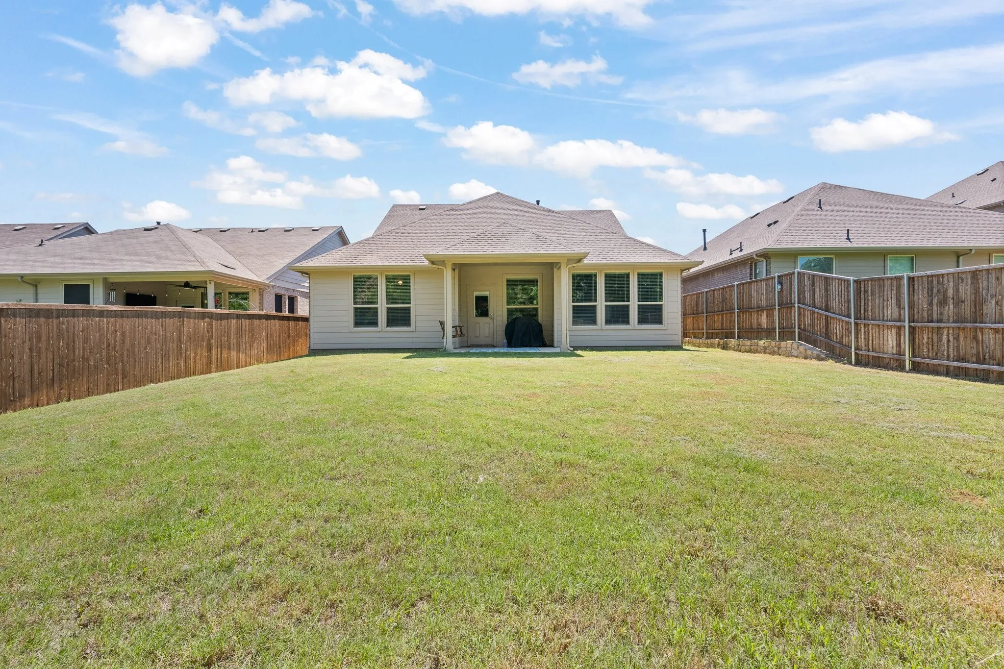 Single Family Residence For Sale in Denton County , 5709 Round Hill Road, Denton, Texas 76210, 4 Bedroom, 2 Bathroom, 2 Garage spaces, 1,845 Sqft, built in 2023, Preowned, mls#20971310, Real Estate Agent in Denton, Homes For Sale in Denton county, Homes For Sale in Denton, Realtor in Denton Texas, Real Estate Brokerage Independent Realty Texas, Luminita Cordes Realtor