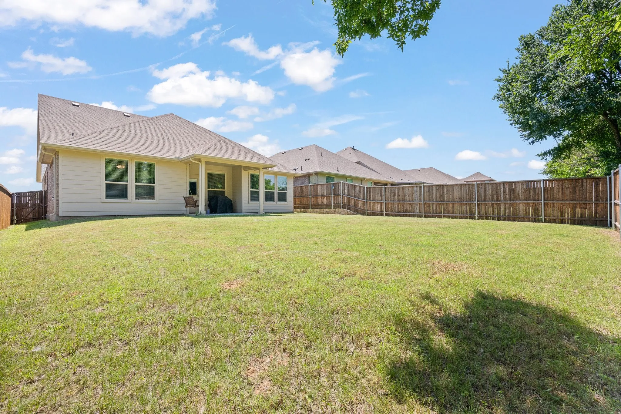 Single Family Residence For Sale in Denton County , 5709 Round Hill Road, Denton, Texas 76210, 4 Bedroom, 2 Bathroom, 2 Garage spaces, 1,845 Sqft, built in 2023, Preowned, mls#20971310, Real Estate Agent in Denton, Homes For Sale in Denton county, Homes For Sale in Denton, Realtor in Denton Texas, Real Estate Brokerage Independent Realty Texas, Luminita Cordes Realtor
