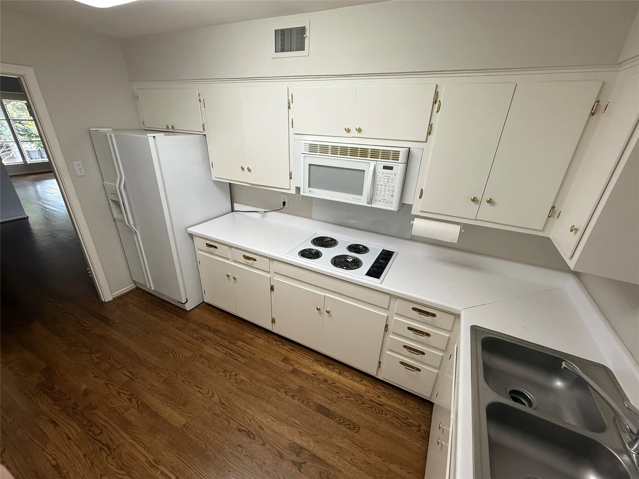 Condominium For Rent in Dallas County , 8604 Baltimore Drive 5, Dallas, Texas 75225, 2 Bedroom, 2 Bathroom, Garage spaces, 1,427 Sqft, built in 1958, mls#20973522, Real Estate Agent in Dallas, Homes For Rent in Dallas county, Homes For Rent in Dallas, Realtor in Dallas Texas, Real Estate Brokerage Independent Realty Texas, Luminita Cordes Realtor
