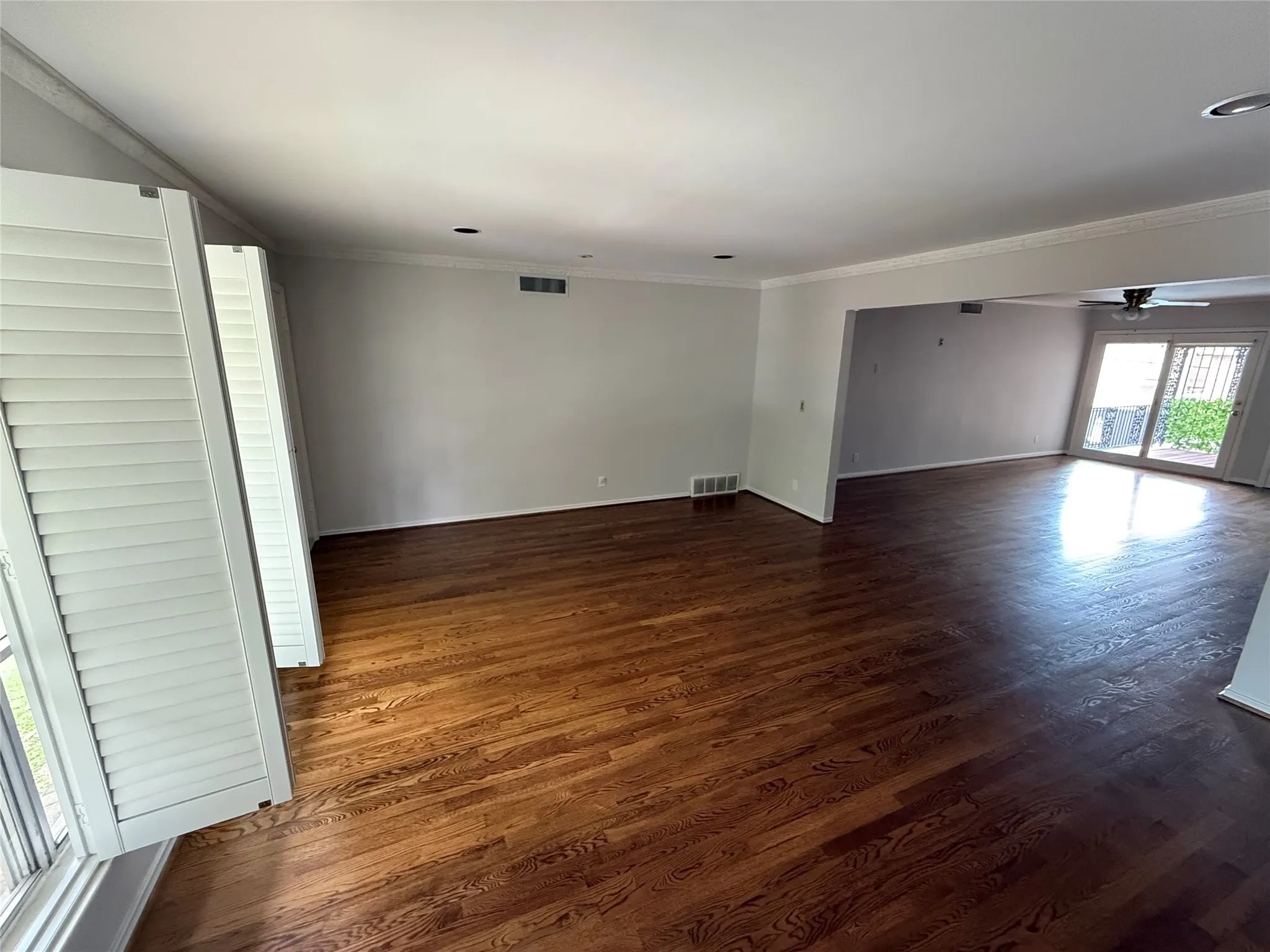 Condominium For Rent in Dallas County , 8604 Baltimore Drive 5, Dallas, Texas 75225, 2 Bedroom, 2 Bathroom, Garage spaces, 1,427 Sqft, built in 1958, mls#20973522, Real Estate Agent in Dallas, Homes For Rent in Dallas county, Homes For Rent in Dallas, Realtor in Dallas Texas, Real Estate Brokerage Independent Realty Texas, Luminita Cordes Realtor