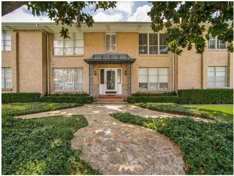 Condominium For Rent in Dallas County , 8604 Baltimore Drive 5, Dallas, Texas 75225, 2 Bedroom, 2 Bathroom, Garage spaces, 1,427 Sqft, built in 1958, mls#20973522, Real Estate Agent in Dallas, Homes For Rent in Dallas county, Homes For Rent in Dallas, Realtor in Dallas Texas, Real Estate Brokerage Independent Realty Texas, Luminita Cordes Realtor