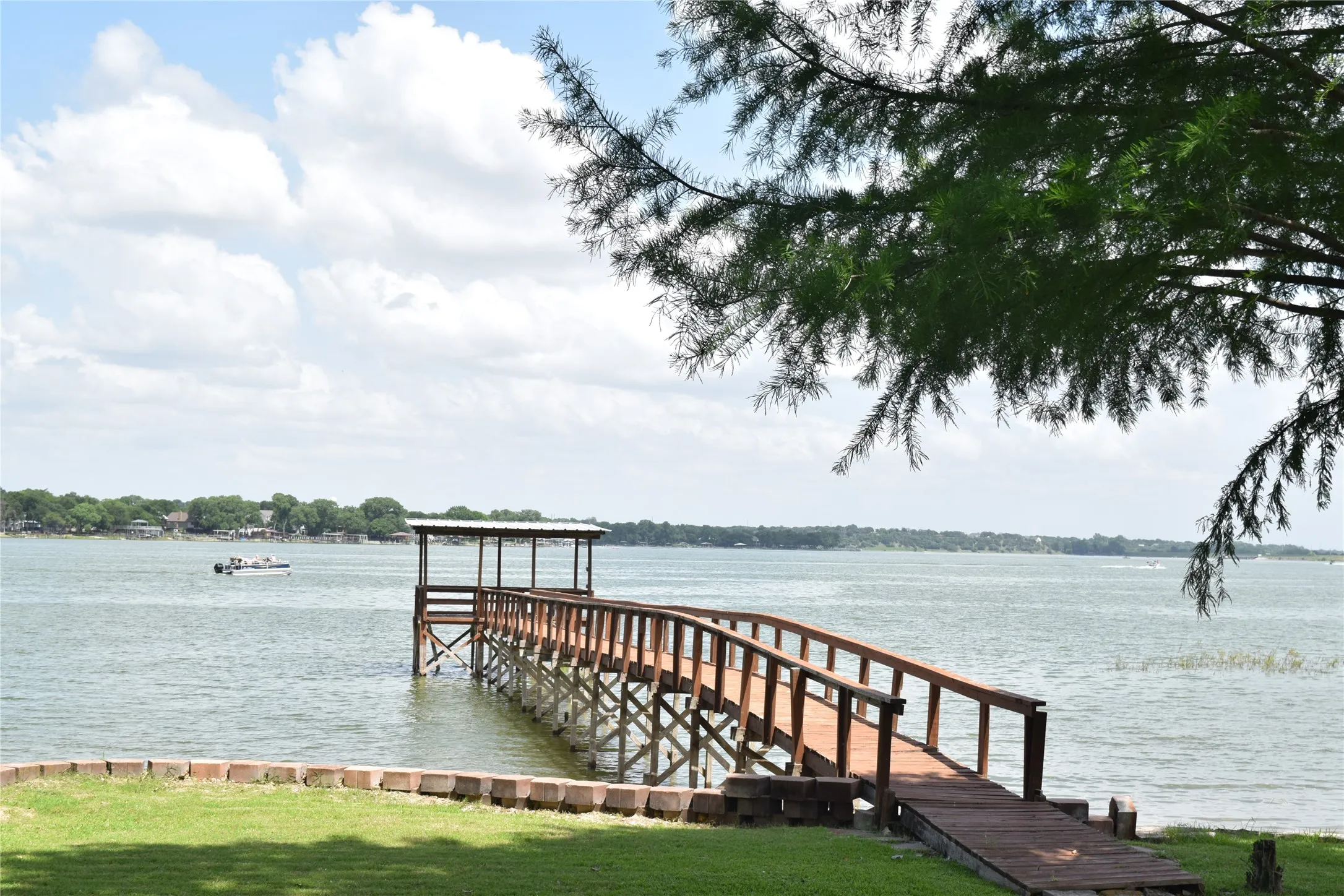 Single Family Residence For Sale in Parker County , 914 W Lake Drive, Weatherford, Texas 76087, 1 Bedroom, 1 Bathroom, Garage spaces, 1,082 Sqft, built in 0, Preowned, mls#20973109, Real Estate Agent in Weatherford, Homes For Sale in Parker county, Homes For Sale in Weatherford, Realtor in Weatherford Texas, Real Estate Brokerage Independent Realty Texas, Luminita Cordes Realtor