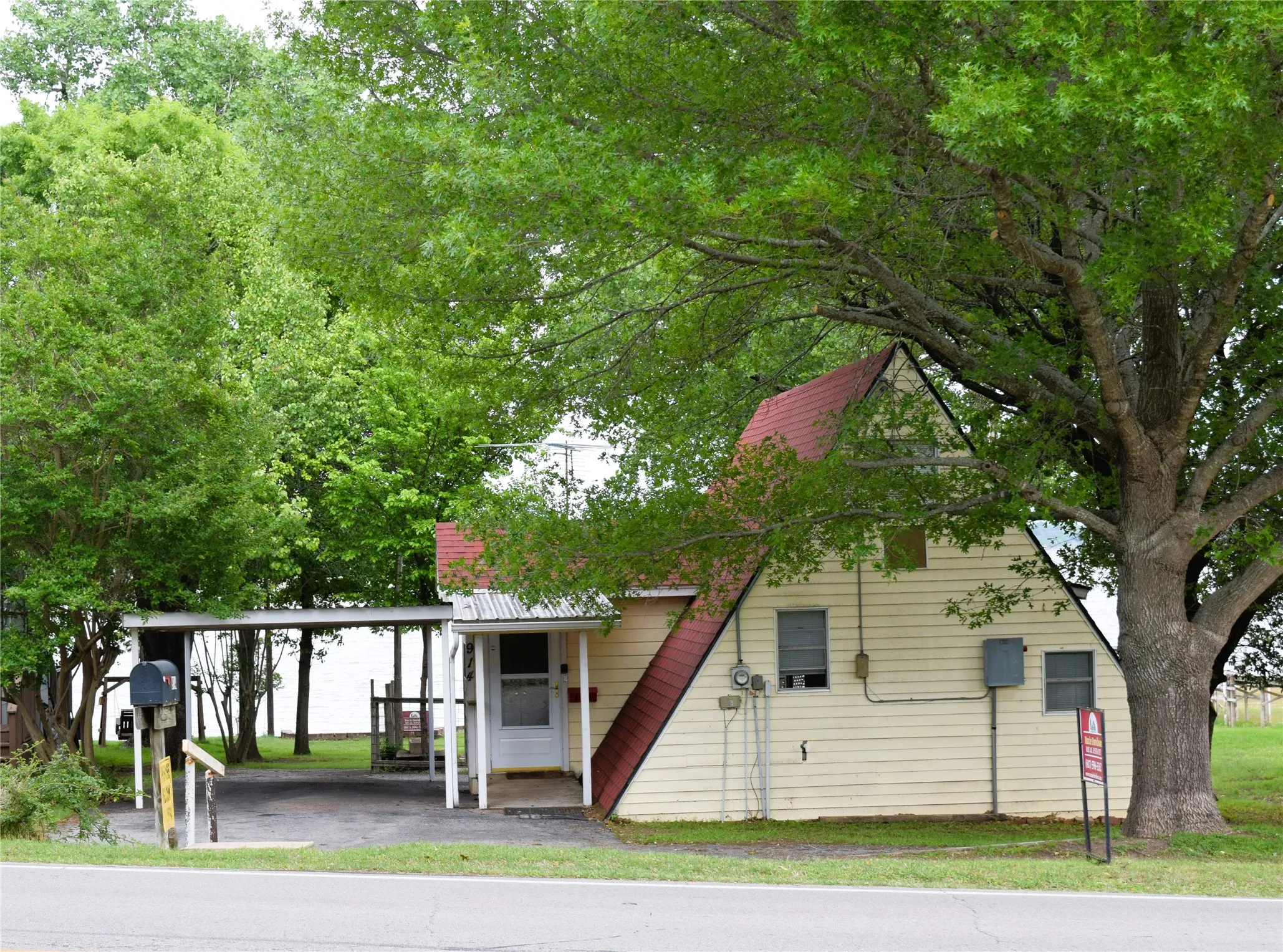Single Family Residence For Sale in Parker County , 914 W Lake Drive, Weatherford, Texas 76087, 1 Bedroom, 1 Bathroom, Garage spaces, 1,082 Sqft, built in 0, Preowned, mls#20973109, Real Estate Agent in Weatherford, Homes For Sale in Parker county, Homes For Sale in Weatherford, Realtor in Weatherford Texas, Real Estate Brokerage Independent Realty Texas, Luminita Cordes Realtor
