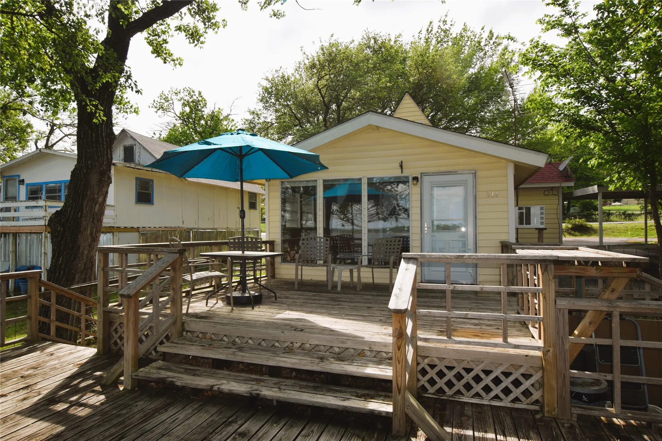 Single Family Residence For Sale in Parker County , 914 W Lake Drive, Weatherford, Texas 76087, 1 Bedroom, 1 Bathroom, Garage spaces, 1,082 Sqft, built in 0, Preowned, mls#20973109, Real Estate Agent in Weatherford, Homes For Sale in Parker county, Homes For Sale in Weatherford, Realtor in Weatherford Texas, Real Estate Brokerage Independent Realty Texas, Luminita Cordes Realtor