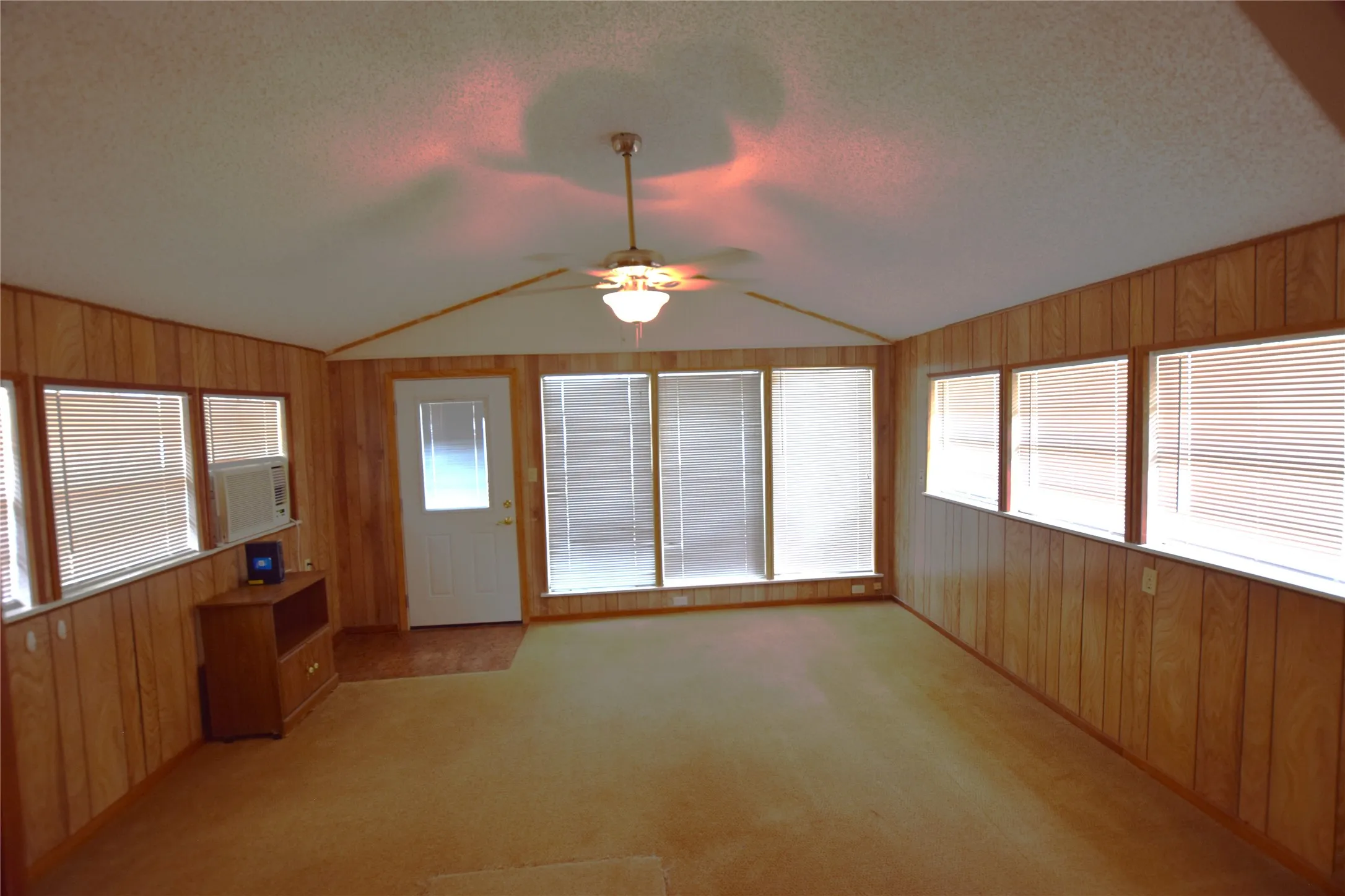 Single Family Residence For Sale in Parker County , 914 W Lake Drive, Weatherford, Texas 76087, 1 Bedroom, 1 Bathroom, Garage spaces, 1,082 Sqft, built in 0, Preowned, mls#20973109, Real Estate Agent in Weatherford, Homes For Sale in Parker county, Homes For Sale in Weatherford, Realtor in Weatherford Texas, Real Estate Brokerage Independent Realty Texas, Luminita Cordes Realtor