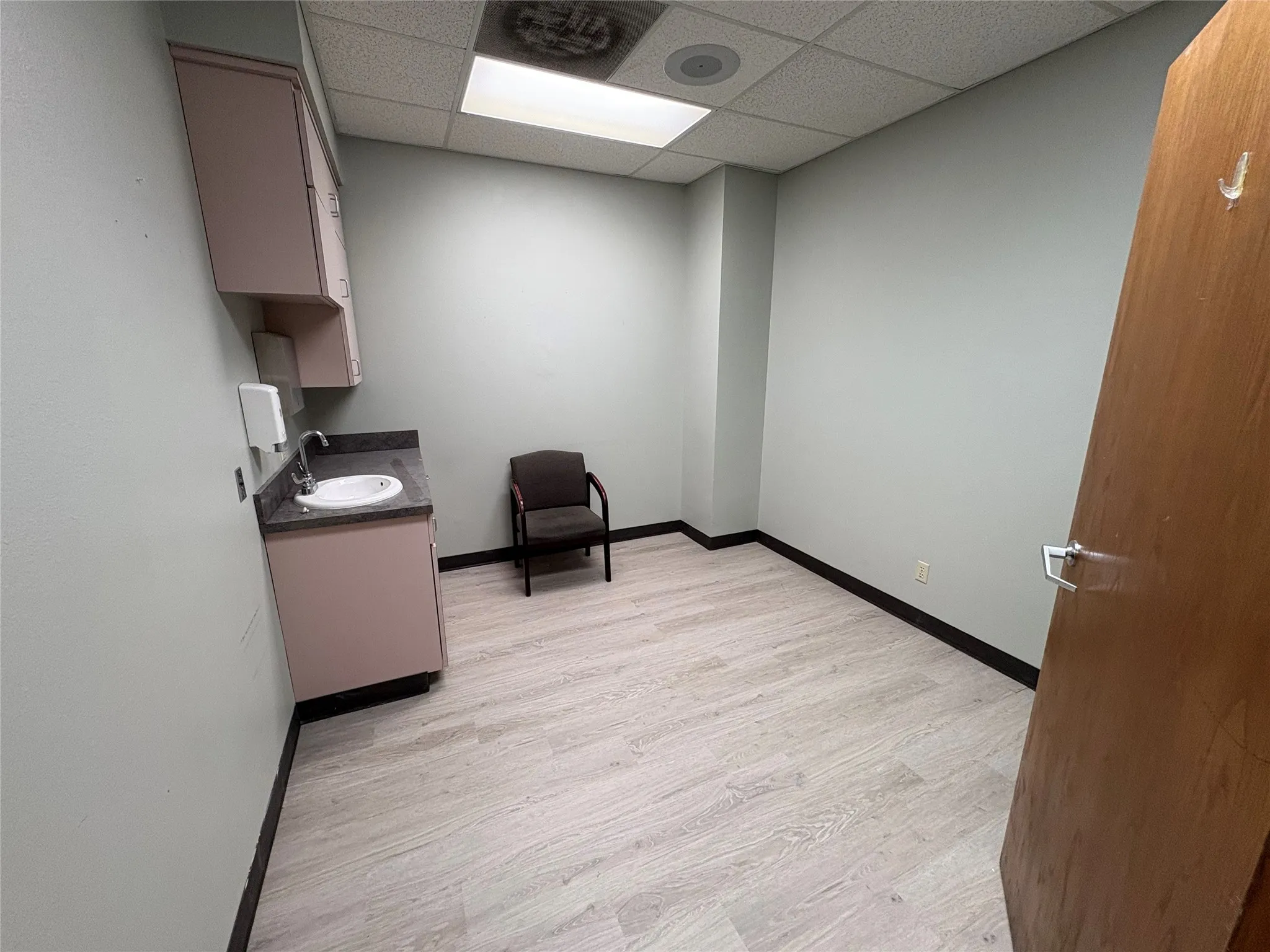 Office For Rent in Grayson County , 3305 N Calais Drive, Sherman, Texas 75090, 0, 0, Garage spaces, 0 Sqft, built in 1991, Preowned, mls#20973638, Real Estate Agent in Sherman, Homes For Rent in Grayson county, Homes For Rent in Sherman, Realtor in Sherman Texas, Real Estate Brokerage Independent Realty Texas, Luminita Cordes Realtor