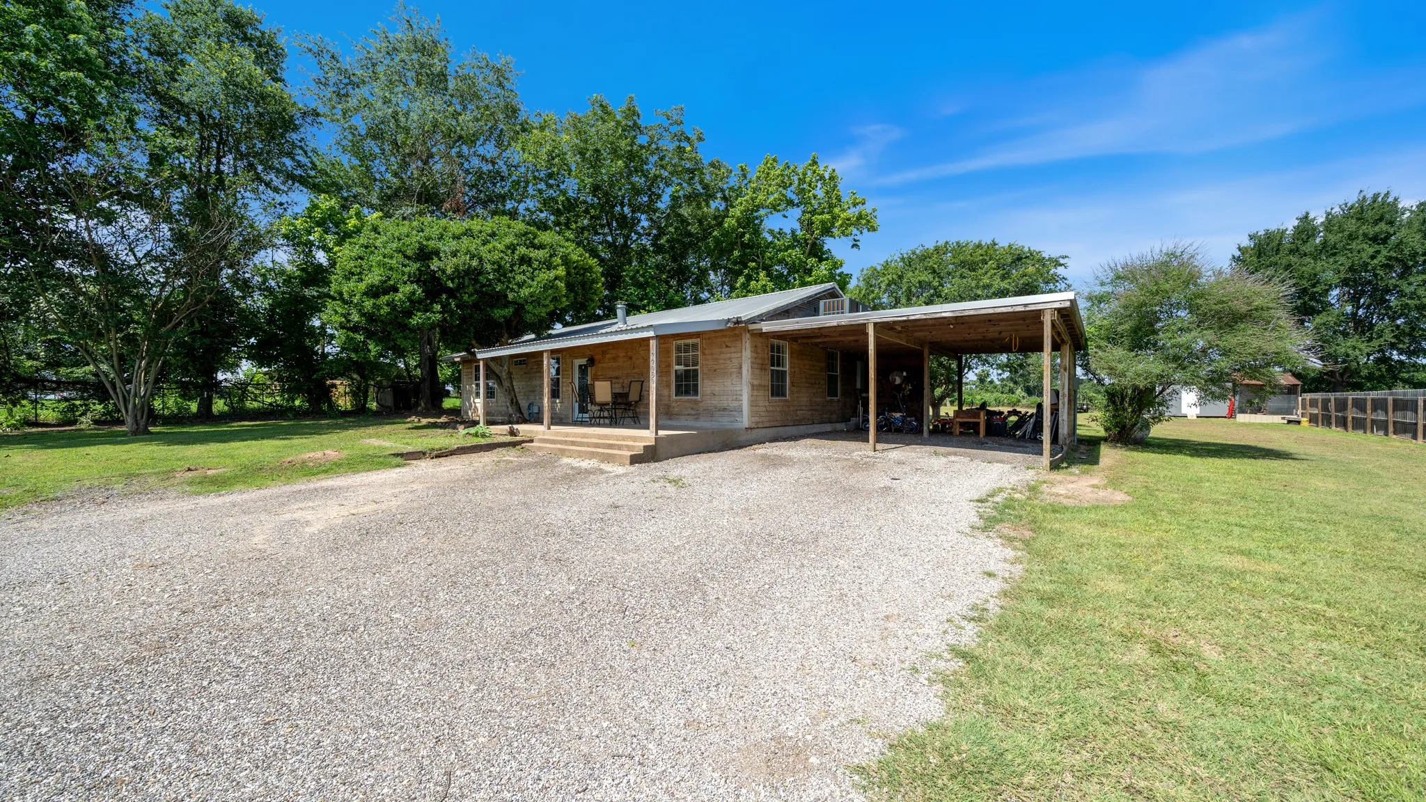 Single Family Residence For Sale in Van Zandt County , 29080 State Highway 19 N, Athens, Texas 75752, 3 Bedrooms, 1 Bathroom, Garage spaces, 1,216 Sqft, built in 1963, Preowned, Price $227,400, mls#20973718, Real Estate Agent in Athens, Homes For Sale in Van Zandt county, Homes For Sale in Athens, Realtor in Athens Texas, Real Estate Brokerage Independent Realty Texas, Luminita Cordes Realtor
