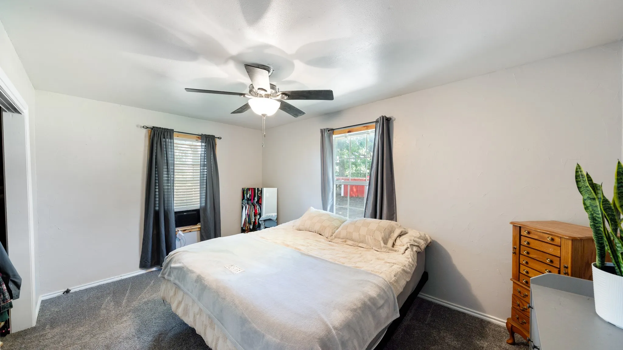 Single Family Residence For Sale in Van Zandt County , 29080 State Highway 19 N, Athens, Texas 75752, 3 Bedrooms, 1 Bathroom, Garage spaces, 1,216 Sqft, built in 1963, Preowned, Price $227,400, mls#20973718, Real Estate Agent in Athens, Homes For Sale in Van Zandt county, Homes For Sale in Athens, Realtor in Athens Texas, Real Estate Brokerage Independent Realty Texas, Luminita Cordes Realtor