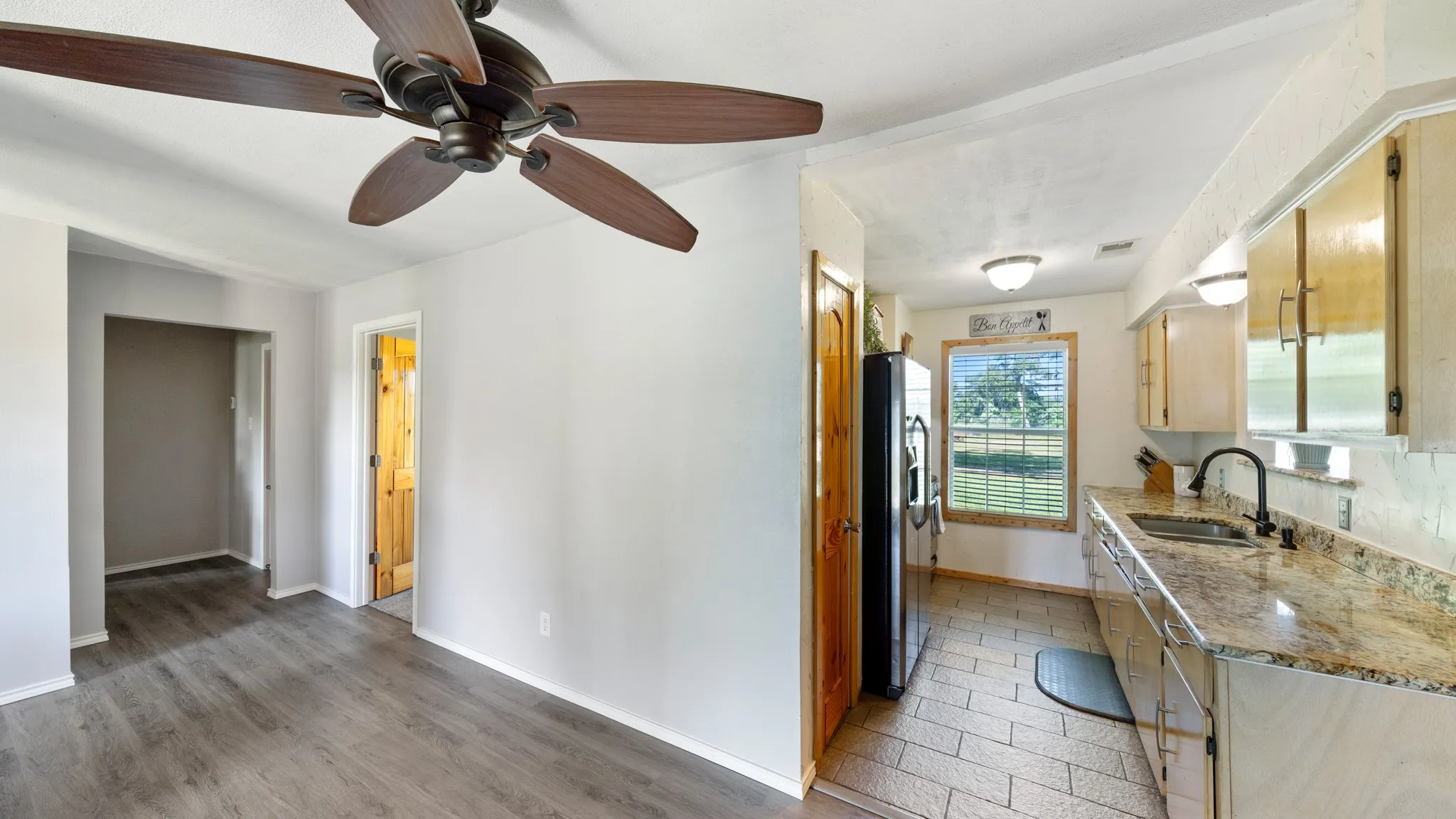 Single Family Residence For Sale in Van Zandt County , 29080 State Highway 19 N, Athens, Texas 75752, 3 Bedrooms, 1 Bathroom, Garage spaces, 1,216 Sqft, built in 1963, Preowned, Price $227,400, mls#20973718, Real Estate Agent in Athens, Homes For Sale in Van Zandt county, Homes For Sale in Athens, Realtor in Athens Texas, Real Estate Brokerage Independent Realty Texas, Luminita Cordes Realtor