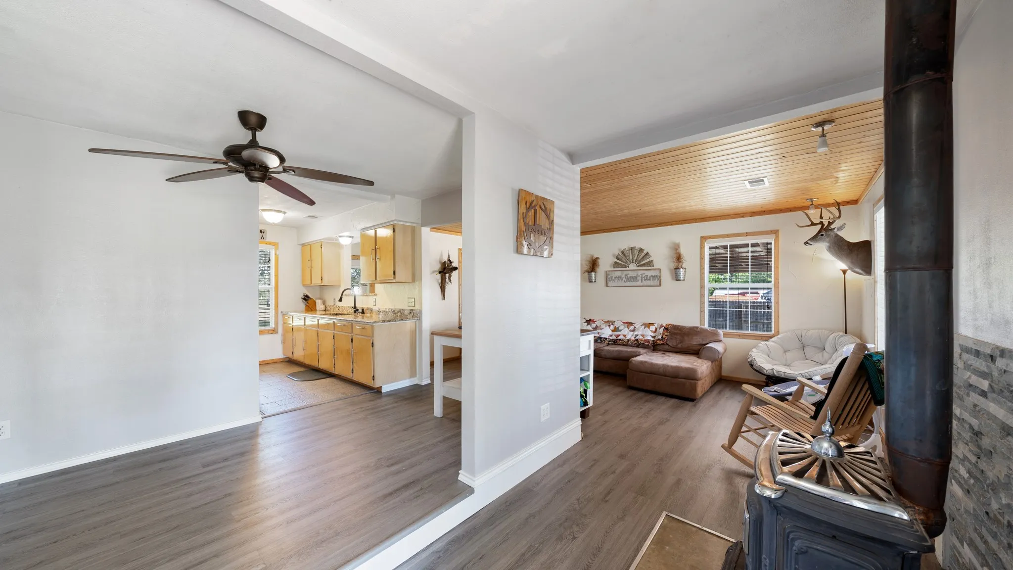 Single Family Residence For Sale in Van Zandt County , 29080 State Highway 19 N, Athens, Texas 75752, 3 Bedrooms, 1 Bathroom, Garage spaces, 1,216 Sqft, built in 1963, Preowned, Price $227,400, mls#20973718, Real Estate Agent in Athens, Homes For Sale in Van Zandt county, Homes For Sale in Athens, Realtor in Athens Texas, Real Estate Brokerage Independent Realty Texas, Luminita Cordes Realtor