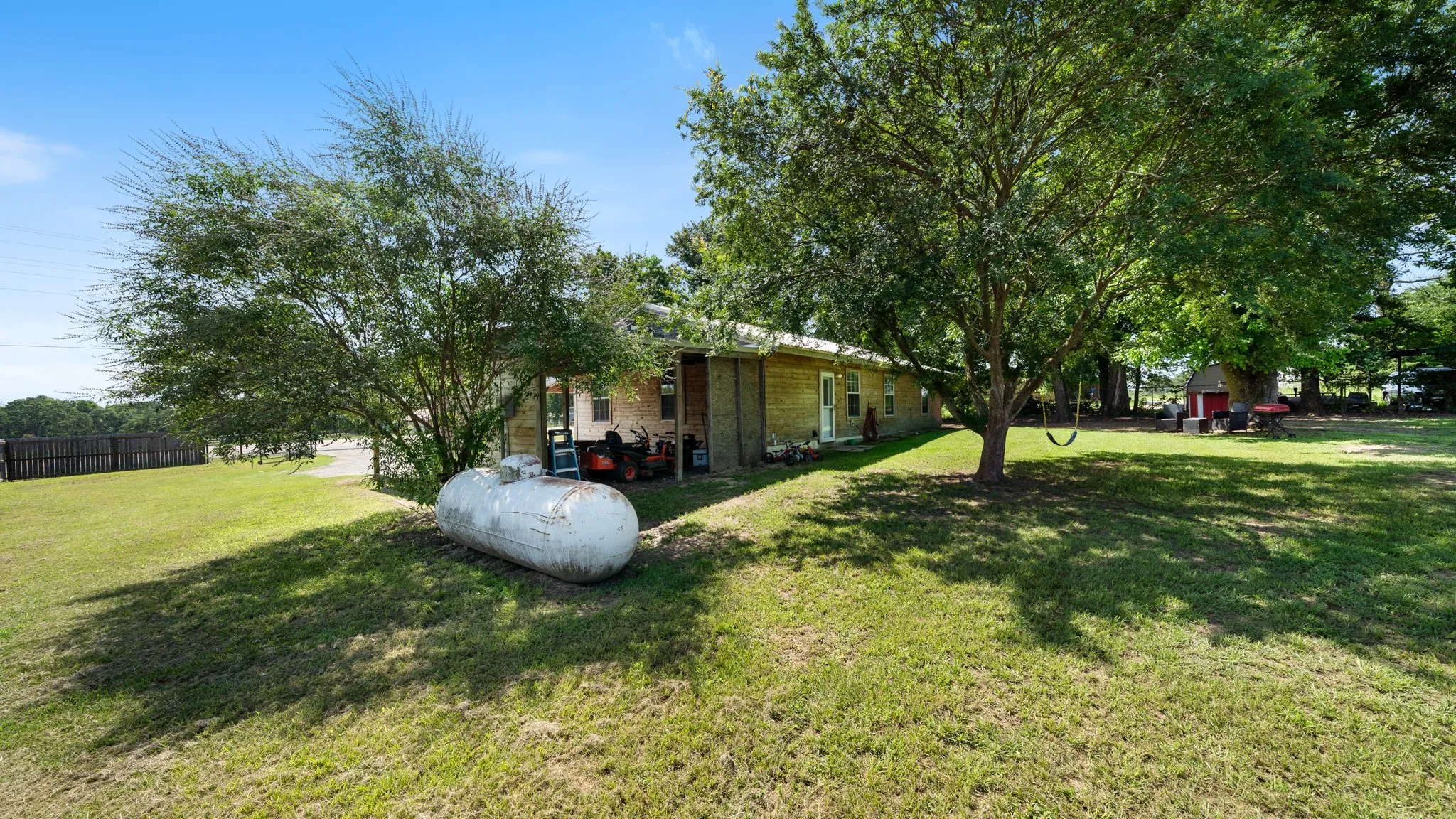 Single Family Residence For Sale in Van Zandt County , 29080 State Highway 19 N, Athens, Texas 75752, 3 Bedrooms, 1 Bathroom, Garage spaces, 1,216 Sqft, built in 1963, Preowned, Price $227,400, mls#20973718, Real Estate Agent in Athens, Homes For Sale in Van Zandt county, Homes For Sale in Athens, Realtor in Athens Texas, Real Estate Brokerage Independent Realty Texas, Luminita Cordes Realtor