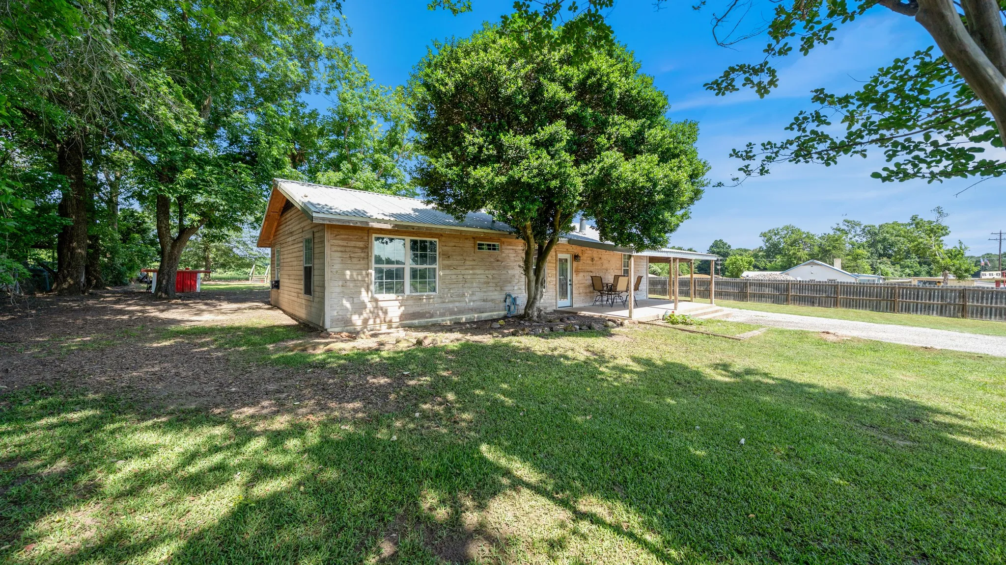 Single Family Residence For Sale in Van Zandt County , 29080 State Highway 19 N, Athens, Texas 75752, 3 Bedrooms, 1 Bathroom, Garage spaces, 1,216 Sqft, built in 1963, Preowned, Price $227,400, mls#20973718, Real Estate Agent in Athens, Homes For Sale in Van Zandt county, Homes For Sale in Athens, Realtor in Athens Texas, Real Estate Brokerage Independent Realty Texas, Luminita Cordes Realtor