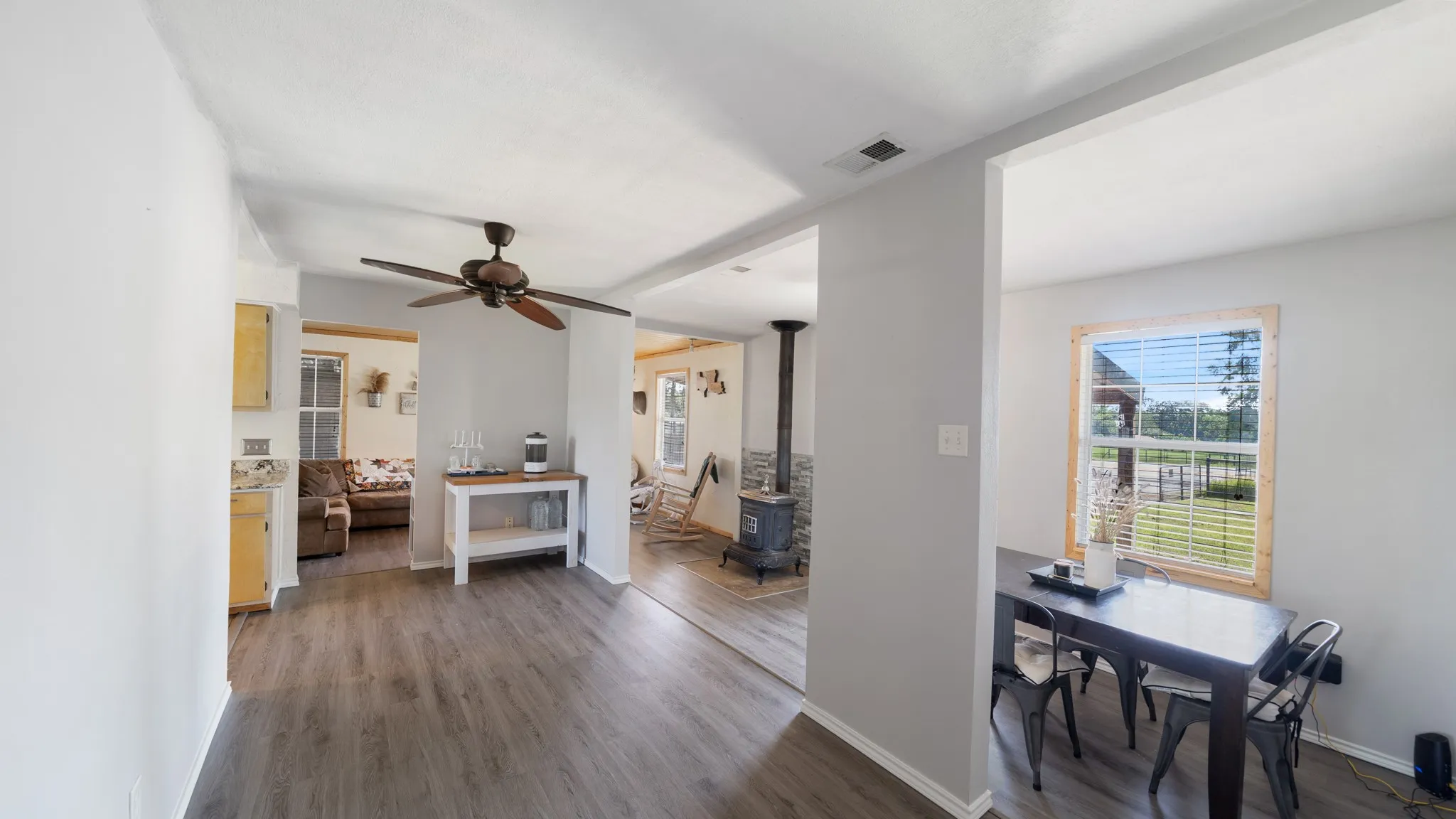 Single Family Residence For Sale in Van Zandt County , 29080 State Highway 19 N, Athens, Texas 75752, 3 Bedrooms, 1 Bathroom, Garage spaces, 1,216 Sqft, built in 1963, Preowned, Price $227,400, mls#20973718, Real Estate Agent in Athens, Homes For Sale in Van Zandt county, Homes For Sale in Athens, Realtor in Athens Texas, Real Estate Brokerage Independent Realty Texas, Luminita Cordes Realtor