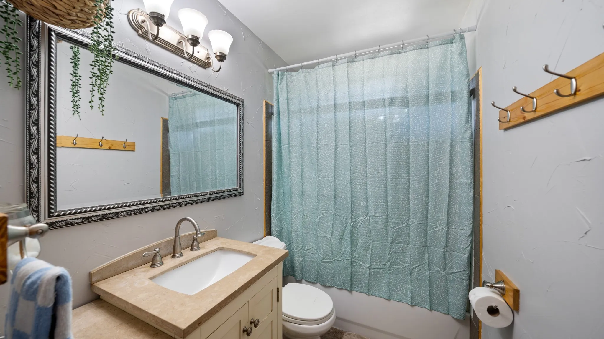 Single Family Residence For Sale in Van Zandt County , 29080 State Highway 19 N, Athens, Texas 75752, 3 Bedrooms, 1 Bathroom, Garage spaces, 1,216 Sqft, built in 1963, Preowned, Price $227,400, mls#20973718, Real Estate Agent in Athens, Homes For Sale in Van Zandt county, Homes For Sale in Athens, Realtor in Athens Texas, Real Estate Brokerage Independent Realty Texas, Luminita Cordes Realtor