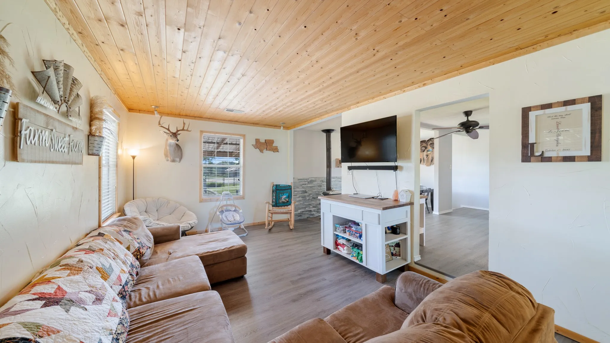 Single Family Residence For Sale in Van Zandt County , 29080 State Highway 19 N, Athens, Texas 75752, 3 Bedrooms, 1 Bathroom, Garage spaces, 1,216 Sqft, built in 1963, Preowned, Price $227,400, mls#20973718, Real Estate Agent in Athens, Homes For Sale in Van Zandt county, Homes For Sale in Athens, Realtor in Athens Texas, Real Estate Brokerage Independent Realty Texas, Luminita Cordes Realtor