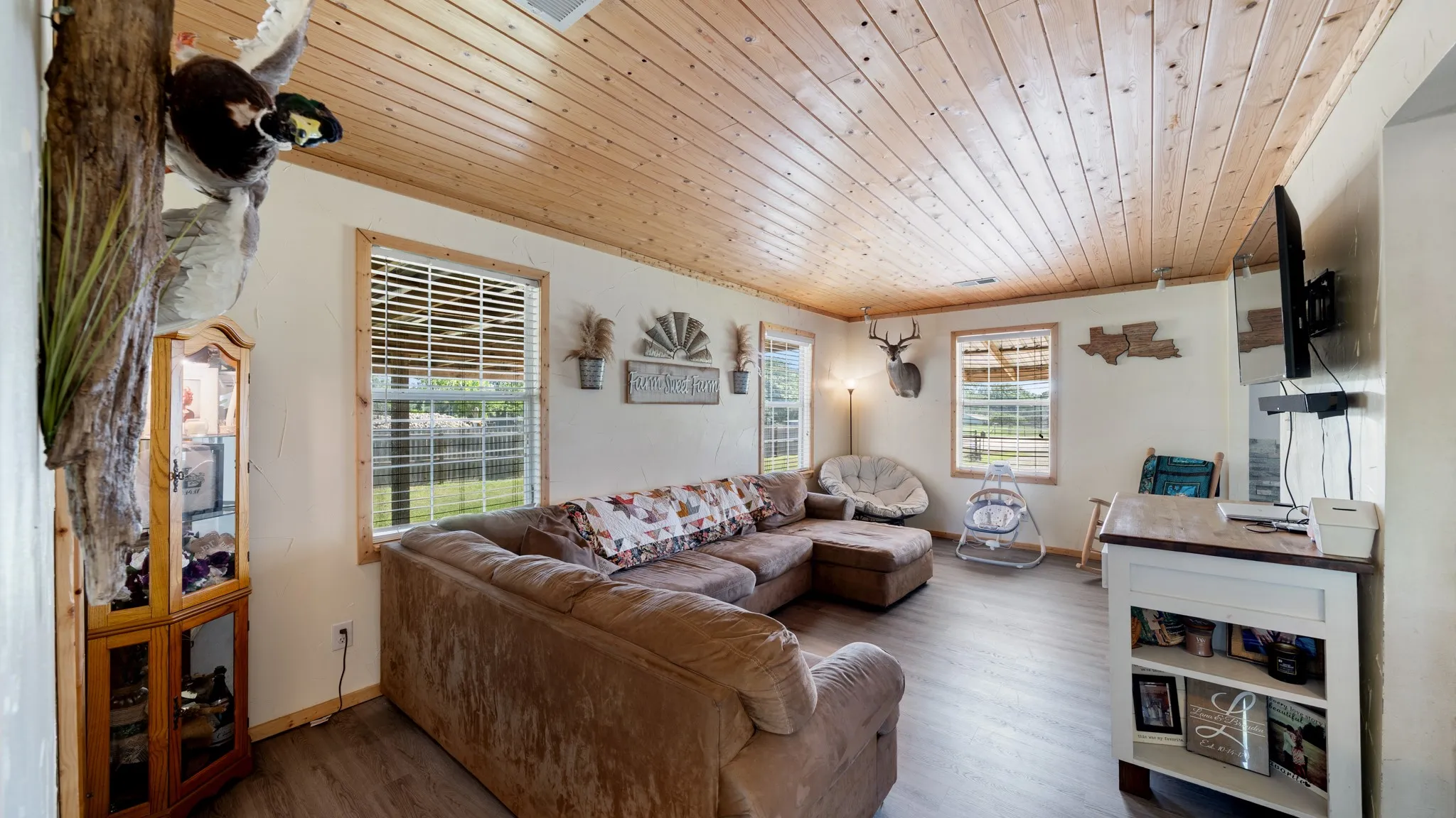 Single Family Residence For Sale in Van Zandt County , 29080 State Highway 19 N, Athens, Texas 75752, 3 Bedrooms, 1 Bathroom, Garage spaces, 1,216 Sqft, built in 1963, Preowned, Price $227,400, mls#20973718, Real Estate Agent in Athens, Homes For Sale in Van Zandt county, Homes For Sale in Athens, Realtor in Athens Texas, Real Estate Brokerage Independent Realty Texas, Luminita Cordes Realtor