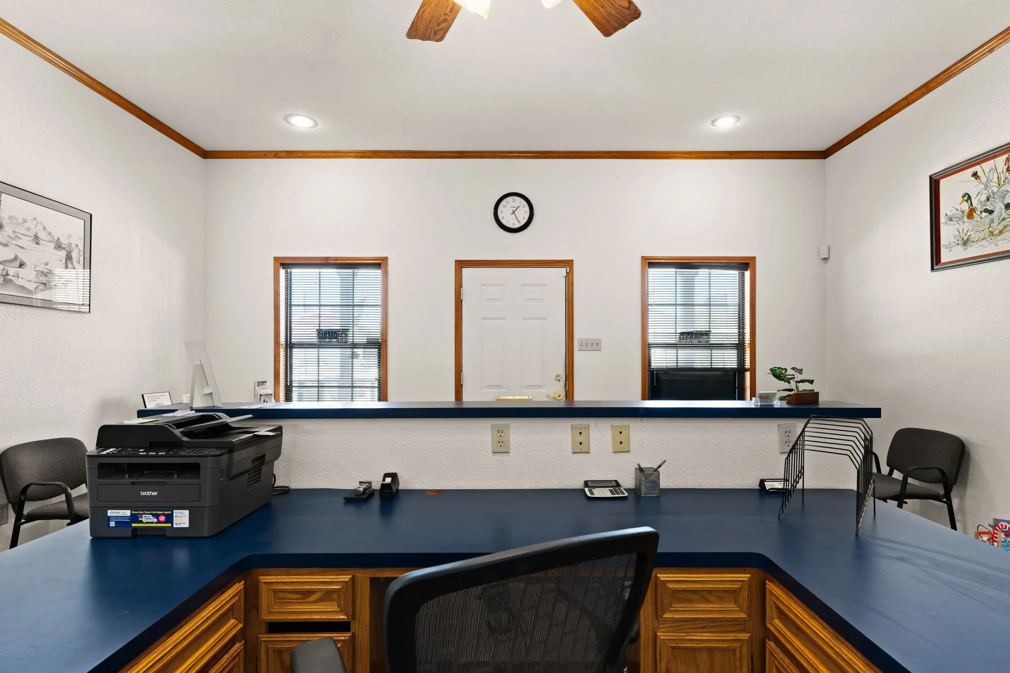 Home office with ornamental molding, plenty of natural light, ceiling fan, recessed lighting, and built in study area