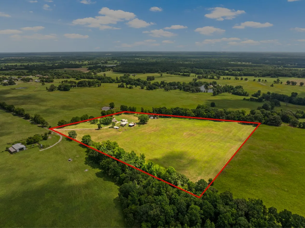 Farm For Sale in Camp County , 468 CR 4211, Pittsburg, Texas 75686, 3 Bedrooms, 2 Bathrooms, Garage spaces, 1,649 Sqft, built in 1965, Price $699,900, mls#20975830, Real Estate Agent in Pittsburg, Homes For Sale in Camp county, Homes For Sale in Pittsburg, Realtor in Pittsburg Texas, Real Estate Brokerage Independent Realty Texas, Luminita Cordes Realtor