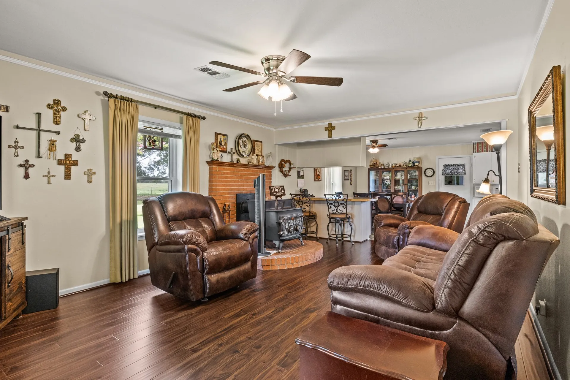 Farm For Sale in Camp County , 468 CR 4211, Pittsburg, Texas 75686, 3 Bedrooms, 2 Bathrooms, Garage spaces, 1,649 Sqft, built in 1965, Price $699,900, mls#20975830, Real Estate Agent in Pittsburg, Homes For Sale in Camp county, Homes For Sale in Pittsburg, Realtor in Pittsburg Texas, Real Estate Brokerage Independent Realty Texas, Luminita Cordes Realtor