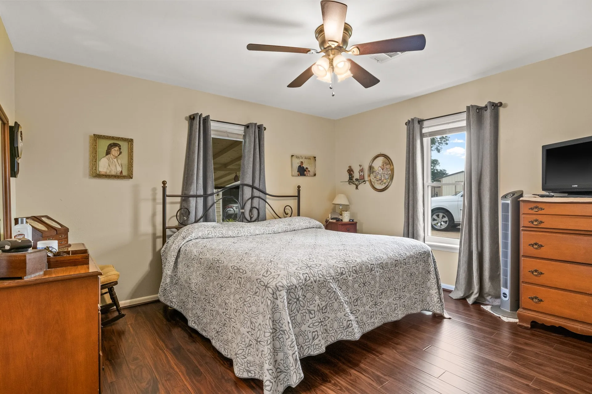 Farm For Sale in Camp County , 468 CR 4211, Pittsburg, Texas 75686, 3 Bedrooms, 2 Bathrooms, Garage spaces, 1,649 Sqft, built in 1965, Price $699,900, mls#20975830, Real Estate Agent in Pittsburg, Homes For Sale in Camp county, Homes For Sale in Pittsburg, Realtor in Pittsburg Texas, Real Estate Brokerage Independent Realty Texas, Luminita Cordes Realtor