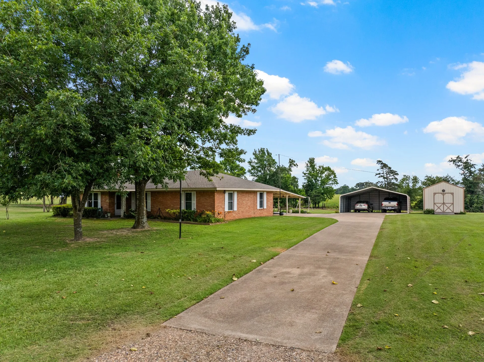 Farm For Sale in Camp County , 468 CR 4211, Pittsburg, Texas 75686, 3 Bedrooms, 2 Bathrooms, Garage spaces, 1,649 Sqft, built in 1965, Price $699,900, mls#20975830, Real Estate Agent in Pittsburg, Homes For Sale in Camp county, Homes For Sale in Pittsburg, Realtor in Pittsburg Texas, Real Estate Brokerage Independent Realty Texas, Luminita Cordes Realtor