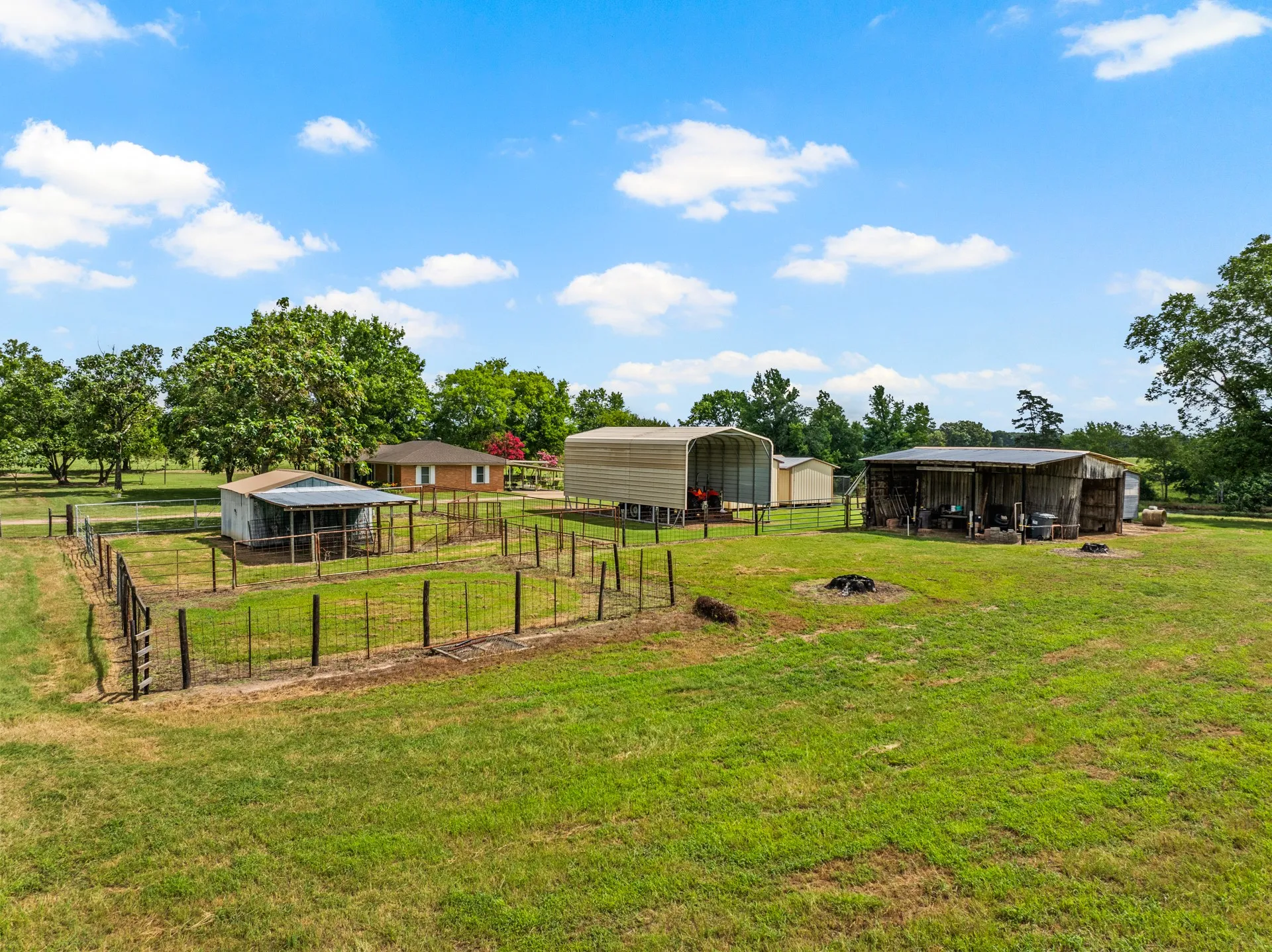 Farm For Sale in Camp County , 468 CR 4211, Pittsburg, Texas 75686, 3 Bedrooms, 2 Bathrooms, Garage spaces, 1,649 Sqft, built in 1965, Price $699,900, mls#20975830, Real Estate Agent in Pittsburg, Homes For Sale in Camp county, Homes For Sale in Pittsburg, Realtor in Pittsburg Texas, Real Estate Brokerage Independent Realty Texas, Luminita Cordes Realtor