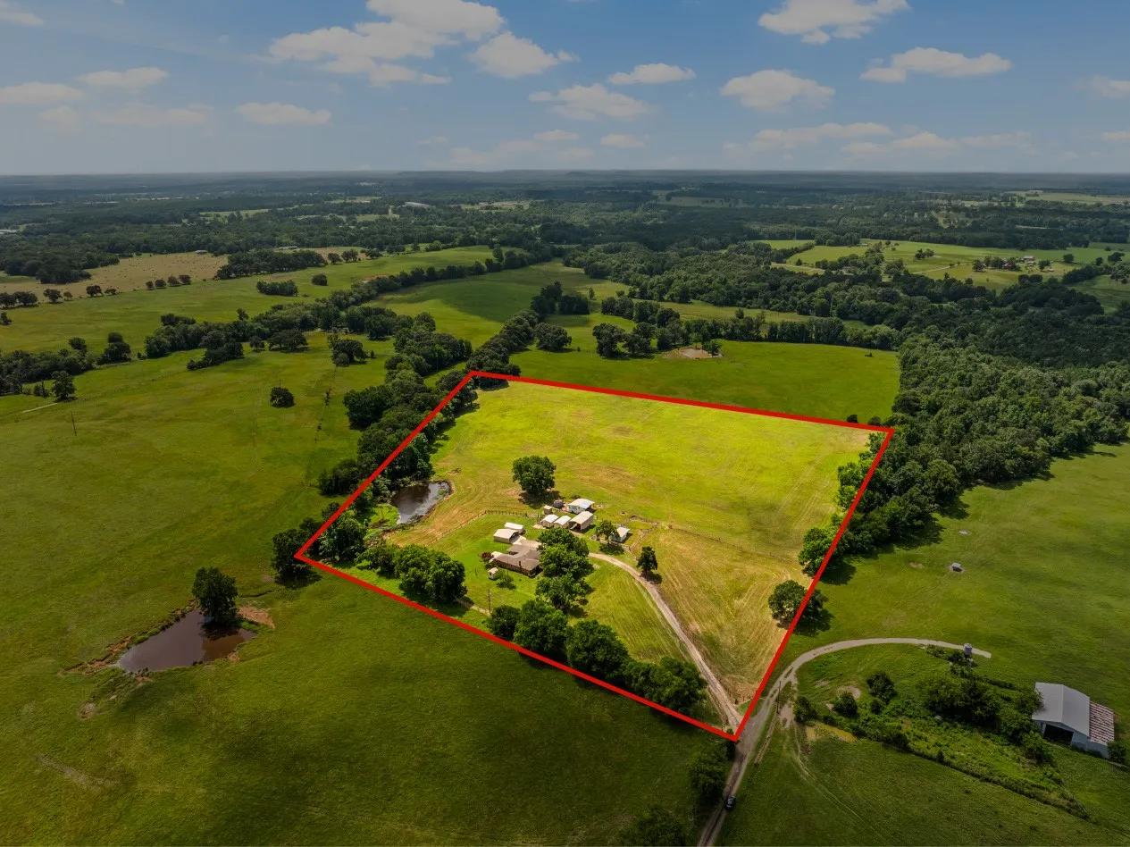 Farm For Sale in Camp County , 468 CR 4211, Pittsburg, Texas 75686, 3 Bedrooms, 2 Bathrooms, Garage spaces, 1,649 Sqft, built in 1965, Price $699,900, mls#20975830, Real Estate Agent in Pittsburg, Homes For Sale in Camp county, Homes For Sale in Pittsburg, Realtor in Pittsburg Texas, Real Estate Brokerage Independent Realty Texas, Luminita Cordes Realtor