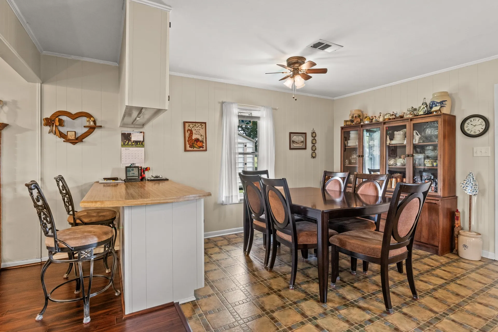 Farm For Sale in Camp County , 468 CR 4211, Pittsburg, Texas 75686, 3 Bedrooms, 2 Bathrooms, Garage spaces, 1,649 Sqft, built in 1965, Price $699,900, mls#20975830, Real Estate Agent in Pittsburg, Homes For Sale in Camp county, Homes For Sale in Pittsburg, Realtor in Pittsburg Texas, Real Estate Brokerage Independent Realty Texas, Luminita Cordes Realtor