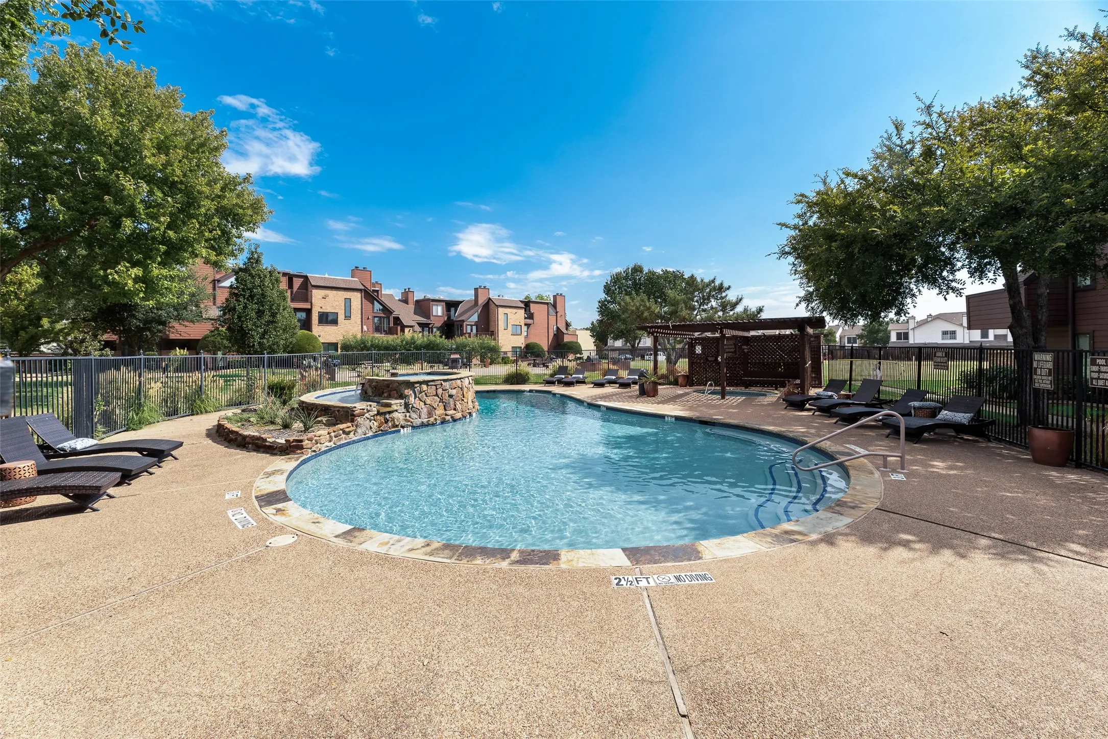 Condominium For Sale in Tarrant County , 1704 Baird Farm Circle 4209, Arlington, Texas 76006, 2 Bedroom, 2 Bathroom, Garage spaces, 1,028 Sqft, built in 1985, Preowned, mls#20976086, Real Estate Agent in Arlington, Homes For Sale in Tarrant county, Homes For Sale in Arlington, Realtor in Arlington Texas, Real Estate Brokerage Independent Realty Texas, Luminita Cordes Realtor