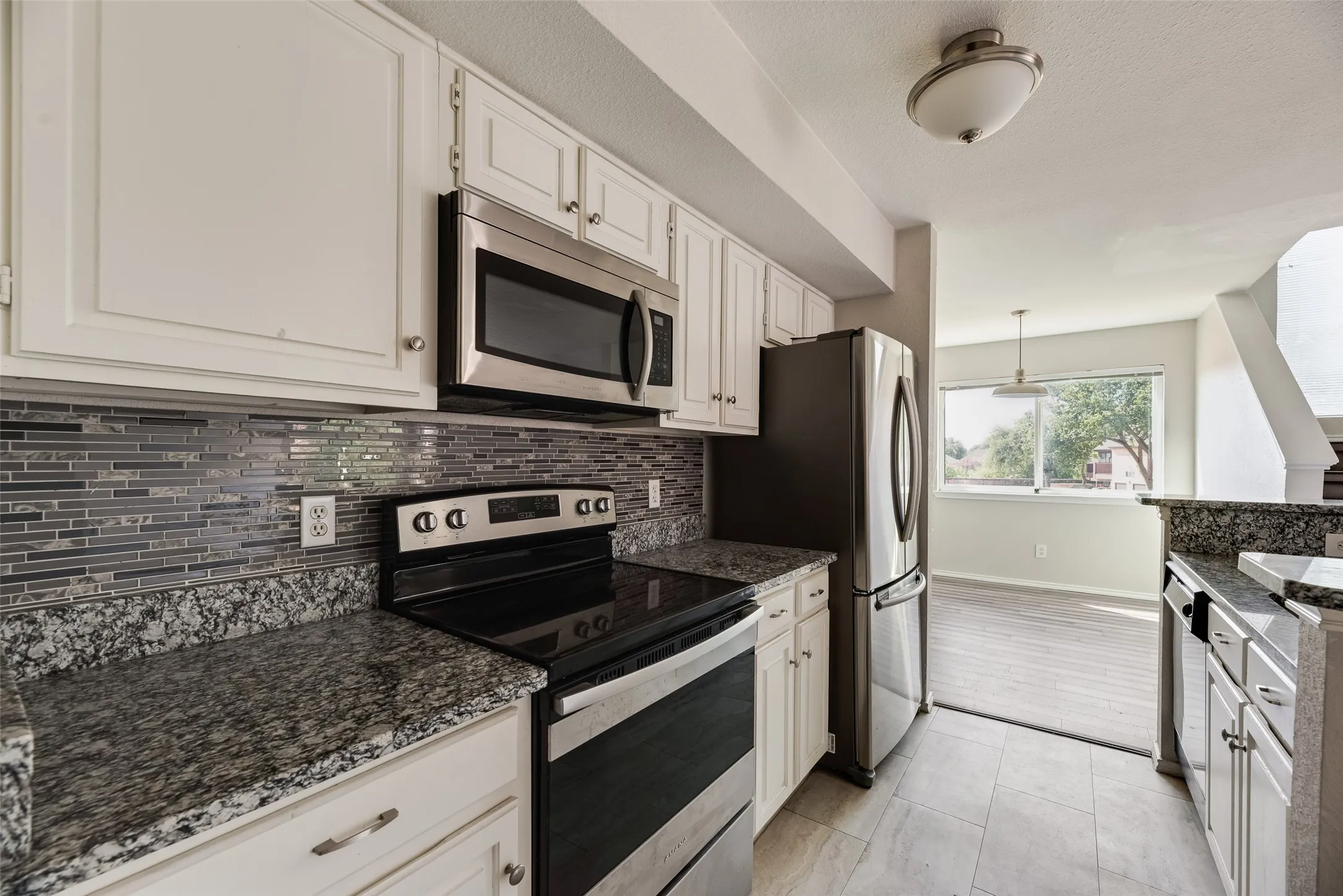Condominium For Sale in Tarrant County , 1704 Baird Farm Circle 4209, Arlington, Texas 76006, 2 Bedroom, 2 Bathroom, Garage spaces, 1,028 Sqft, built in 1985, Preowned, mls#20976086, Real Estate Agent in Arlington, Homes For Sale in Tarrant county, Homes For Sale in Arlington, Realtor in Arlington Texas, Real Estate Brokerage Independent Realty Texas, Luminita Cordes Realtor