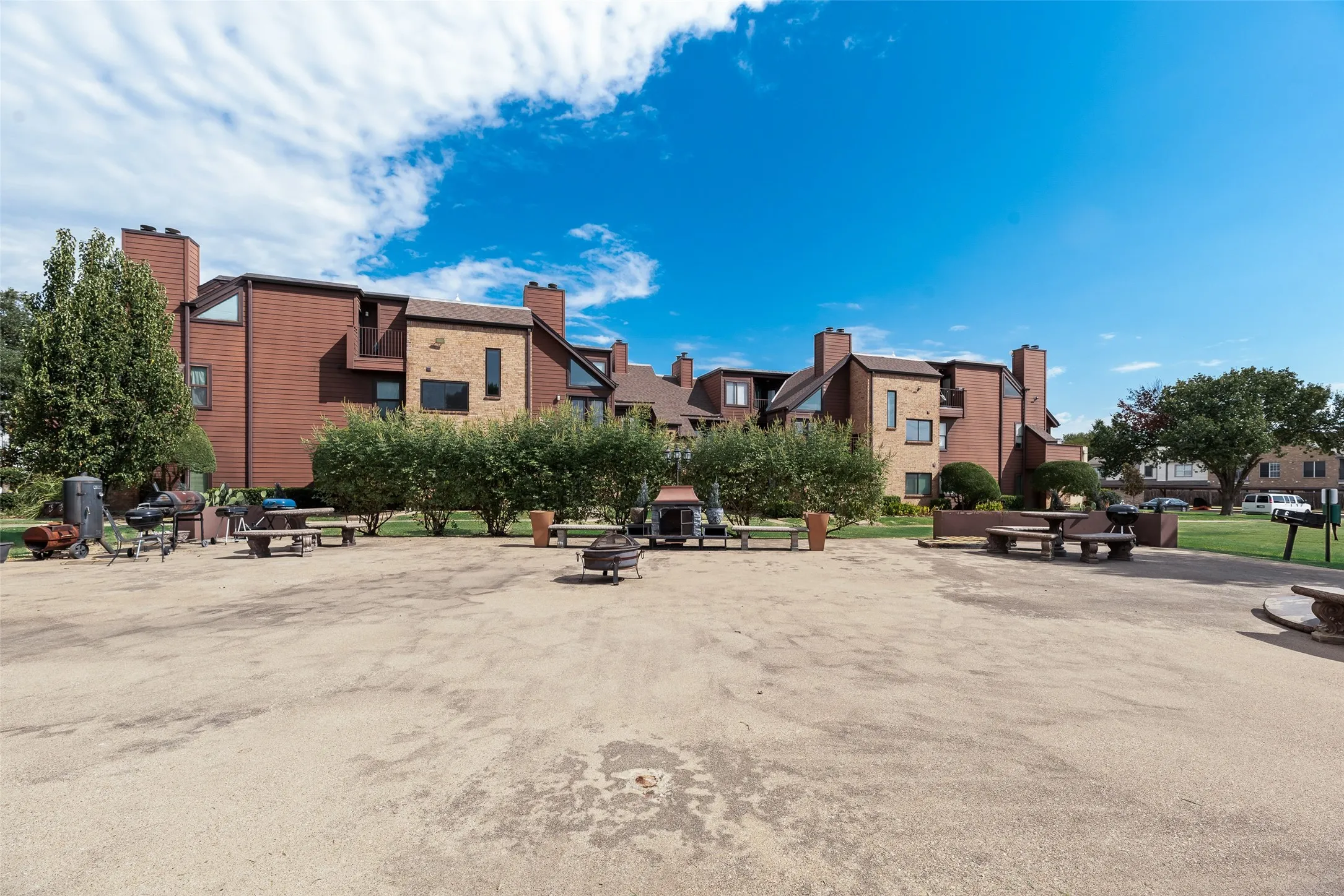 Condominium For Sale in Tarrant County , 1704 Baird Farm Circle 4209, Arlington, Texas 76006, 2 Bedroom, 2 Bathroom, Garage spaces, 1,028 Sqft, built in 1985, Preowned, mls#20976086, Real Estate Agent in Arlington, Homes For Sale in Tarrant county, Homes For Sale in Arlington, Realtor in Arlington Texas, Real Estate Brokerage Independent Realty Texas, Luminita Cordes Realtor