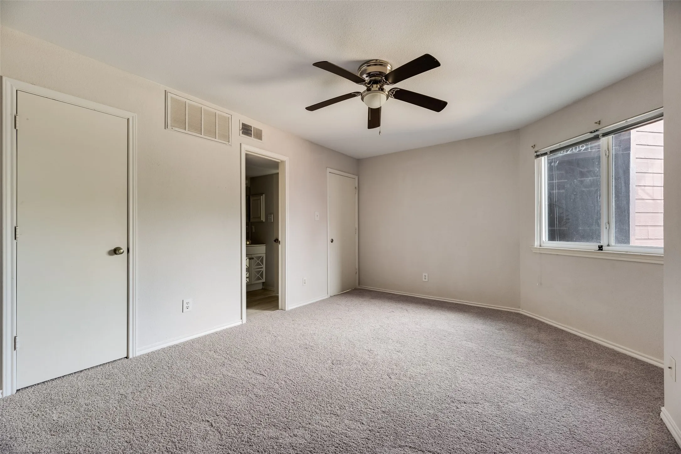 Condominium For Sale in Tarrant County , 1704 Baird Farm Circle 4209, Arlington, Texas 76006, 2 Bedroom, 2 Bathroom, Garage spaces, 1,028 Sqft, built in 1985, Preowned, mls#20976086, Real Estate Agent in Arlington, Homes For Sale in Tarrant county, Homes For Sale in Arlington, Realtor in Arlington Texas, Real Estate Brokerage Independent Realty Texas, Luminita Cordes Realtor