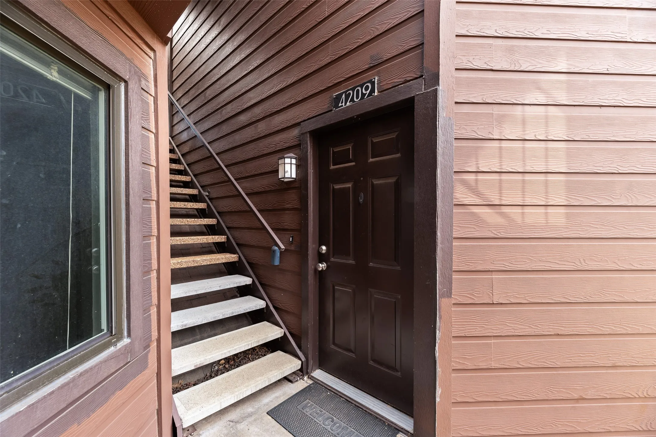 Condominium For Sale in Tarrant County , 1704 Baird Farm Circle 4209, Arlington, Texas 76006, 2 Bedroom, 2 Bathroom, Garage spaces, 1,028 Sqft, built in 1985, Preowned, mls#20976086, Real Estate Agent in Arlington, Homes For Sale in Tarrant county, Homes For Sale in Arlington, Realtor in Arlington Texas, Real Estate Brokerage Independent Realty Texas, Luminita Cordes Realtor