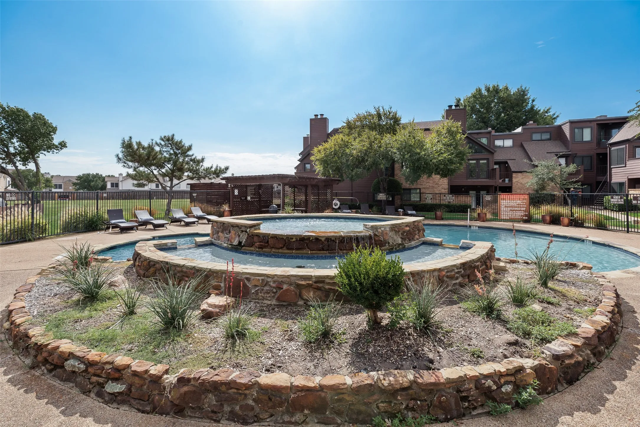 Condominium For Sale in Tarrant County , 1704 Baird Farm Circle 4209, Arlington, Texas 76006, 2 Bedroom, 2 Bathroom, Garage spaces, 1,028 Sqft, built in 1985, Preowned, mls#20976086, Real Estate Agent in Arlington, Homes For Sale in Tarrant county, Homes For Sale in Arlington, Realtor in Arlington Texas, Real Estate Brokerage Independent Realty Texas, Luminita Cordes Realtor