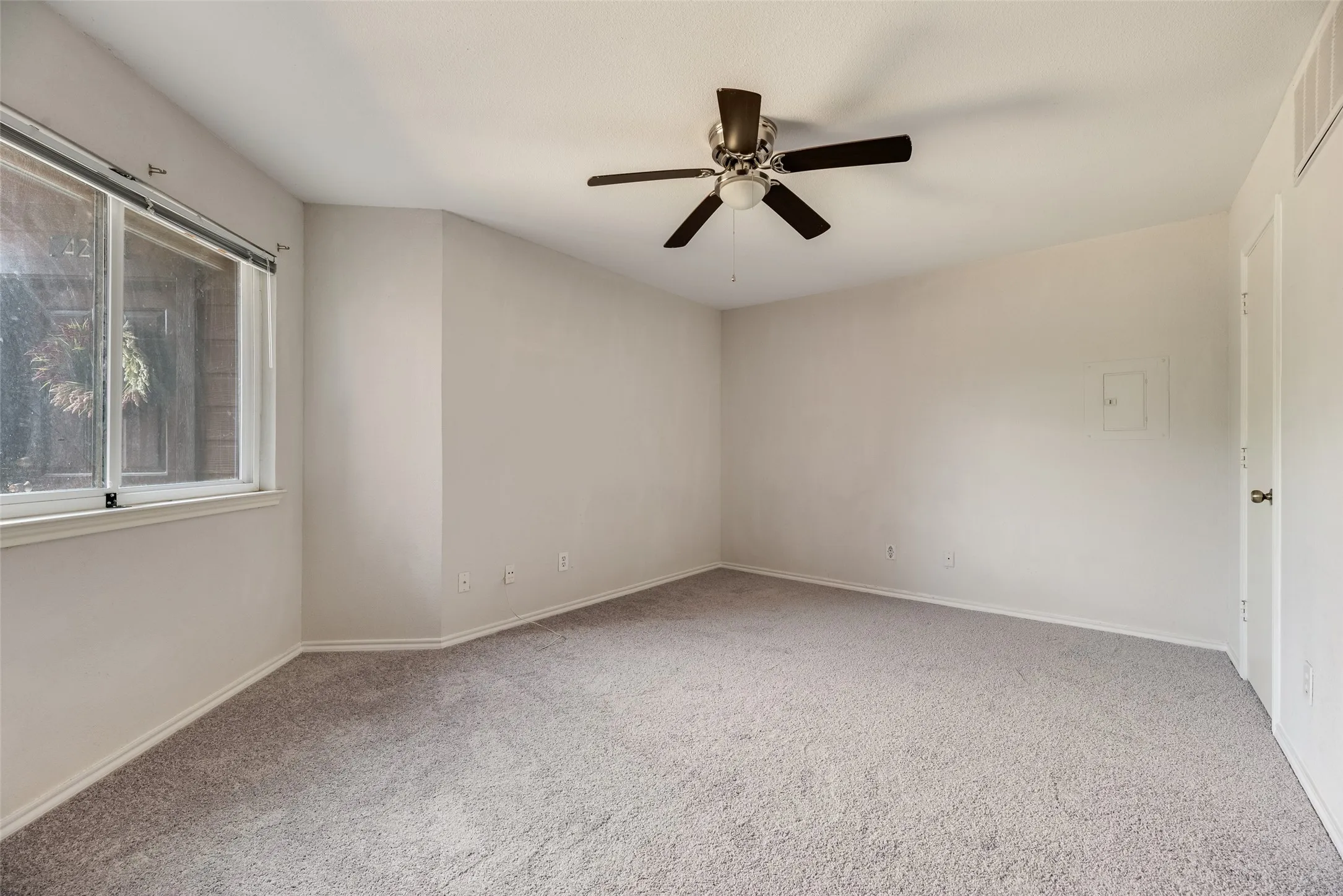 Condominium For Sale in Tarrant County , 1704 Baird Farm Circle 4209, Arlington, Texas 76006, 2 Bedroom, 2 Bathroom, Garage spaces, 1,028 Sqft, built in 1985, Preowned, mls#20976086, Real Estate Agent in Arlington, Homes For Sale in Tarrant county, Homes For Sale in Arlington, Realtor in Arlington Texas, Real Estate Brokerage Independent Realty Texas, Luminita Cordes Realtor