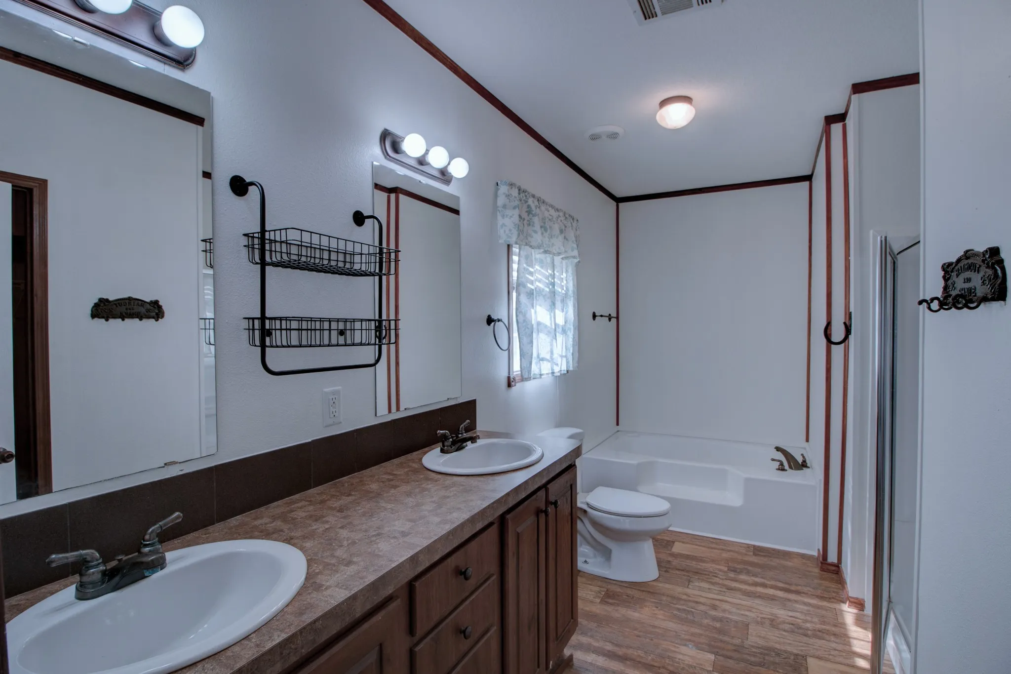 Dual vanity