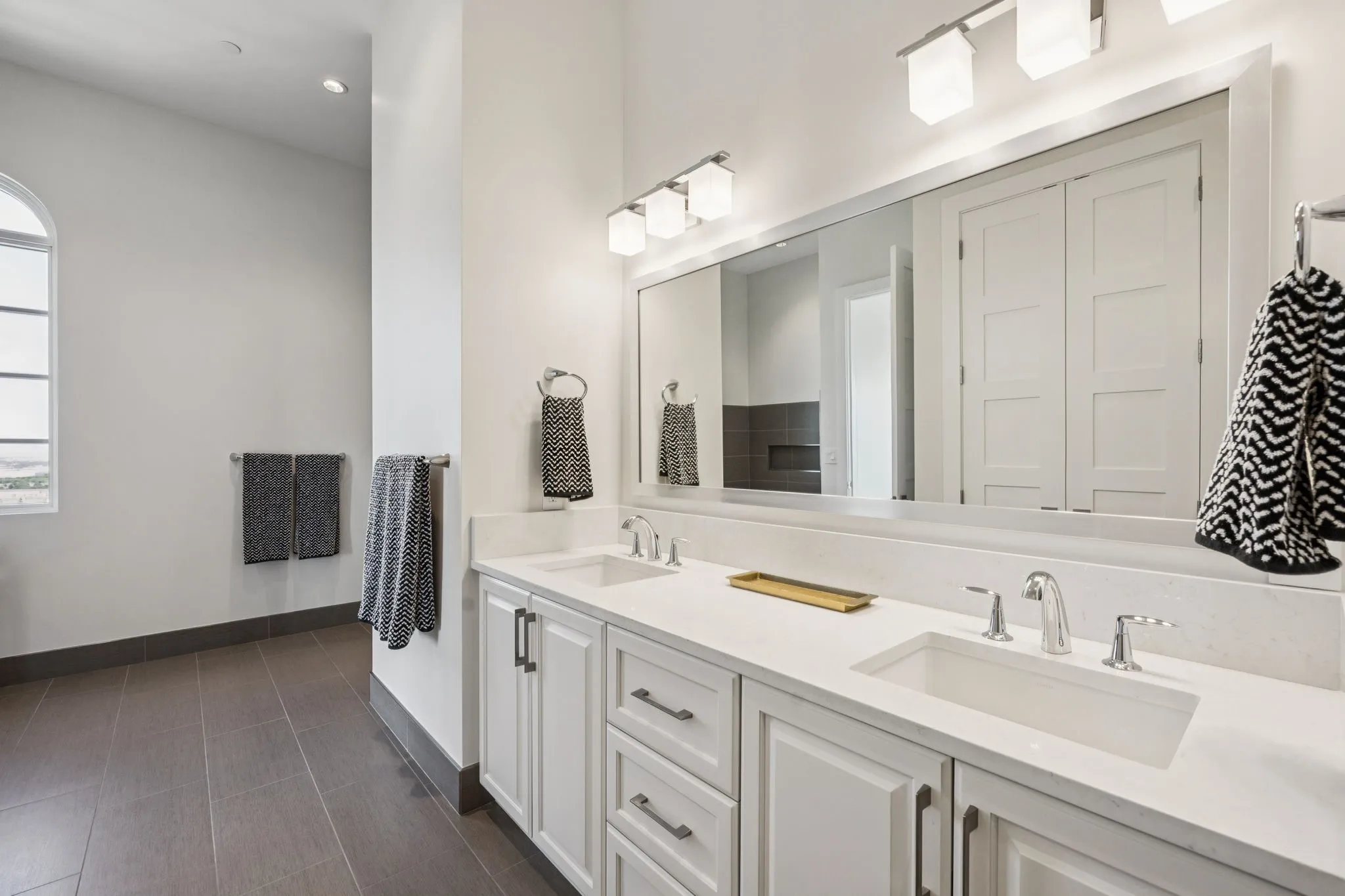 Condominium For Sale in Tarrant County , 2800 Lakeside Parkway 1502, Flower Mound, Texas 75022, 4 Bedroom, 5 Bathroom, 3 Garage spaces, 4,491 Sqft, built in 2018, mls#20976293, Real Estate Agent in Flower Mound, Homes For Sale in Tarrant county, Homes For Sale in Flower Mound, Realtor in Flower Mound Texas, Real Estate Brokerage Independent Realty Texas, Luminita Cordes Realtor