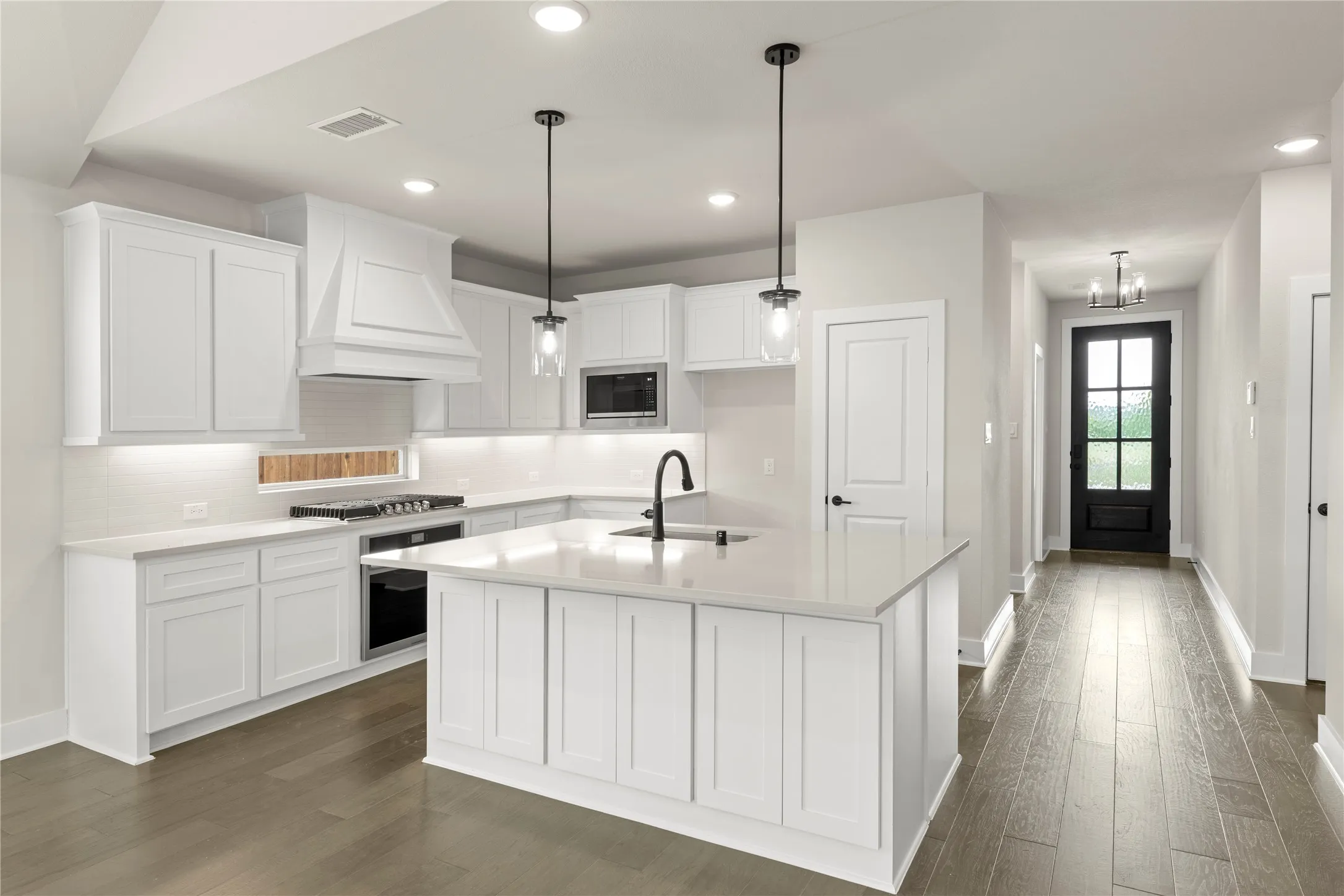07. 2374 Bell - Kitchen (2)